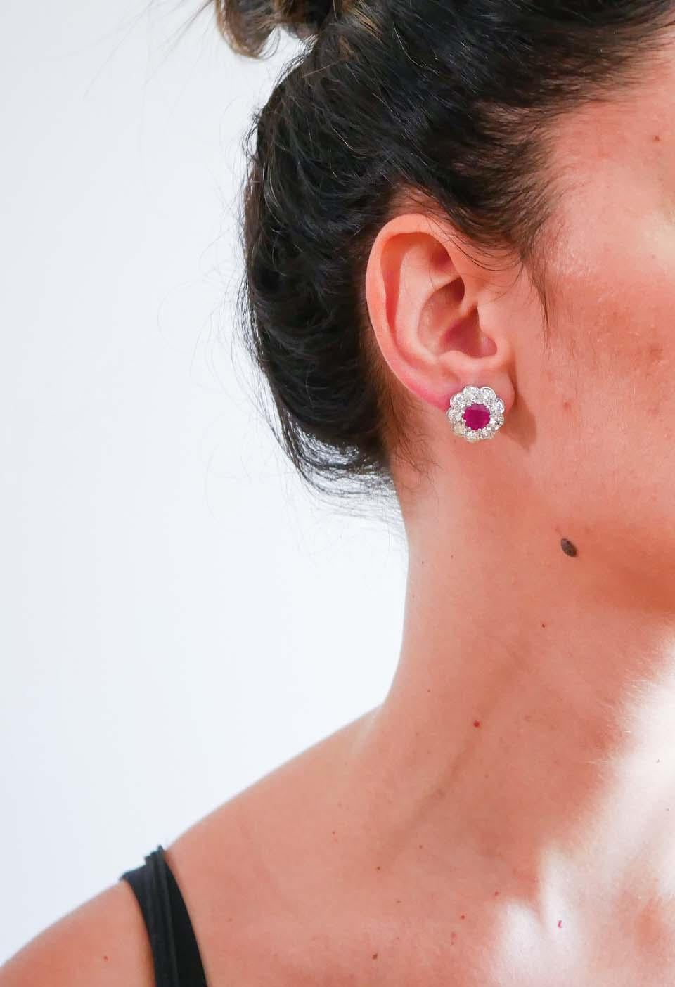 Taille brillant Boucles d'oreilles de 5,13 carats de diamants, rubis, platine et or blanc 18 carats. en vente