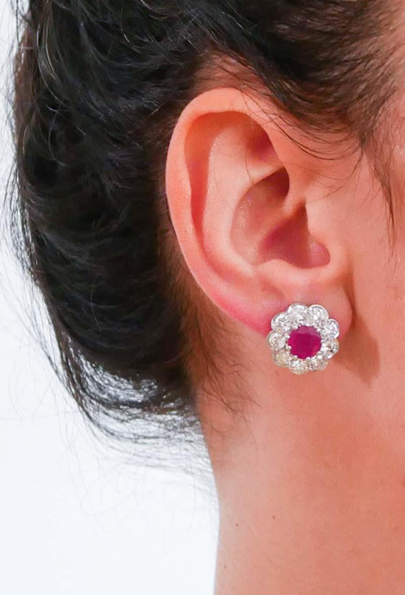 Boucles d'oreilles de 5,13 carats de diamants, rubis, platine et or blanc 18 carats. Bon état - En vente à Marcianise, Marcianise (CE)