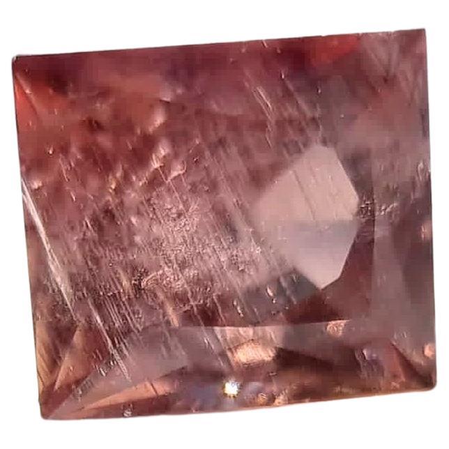 5.13 Tourmaline rouge rouille à taille carrée