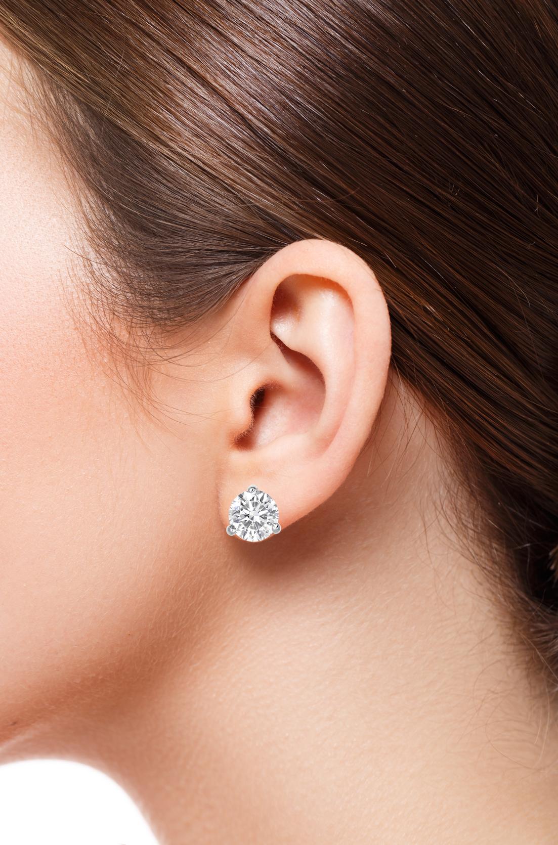 Round Cut 5.14 Carat Diamond Stud Earrings For Sale