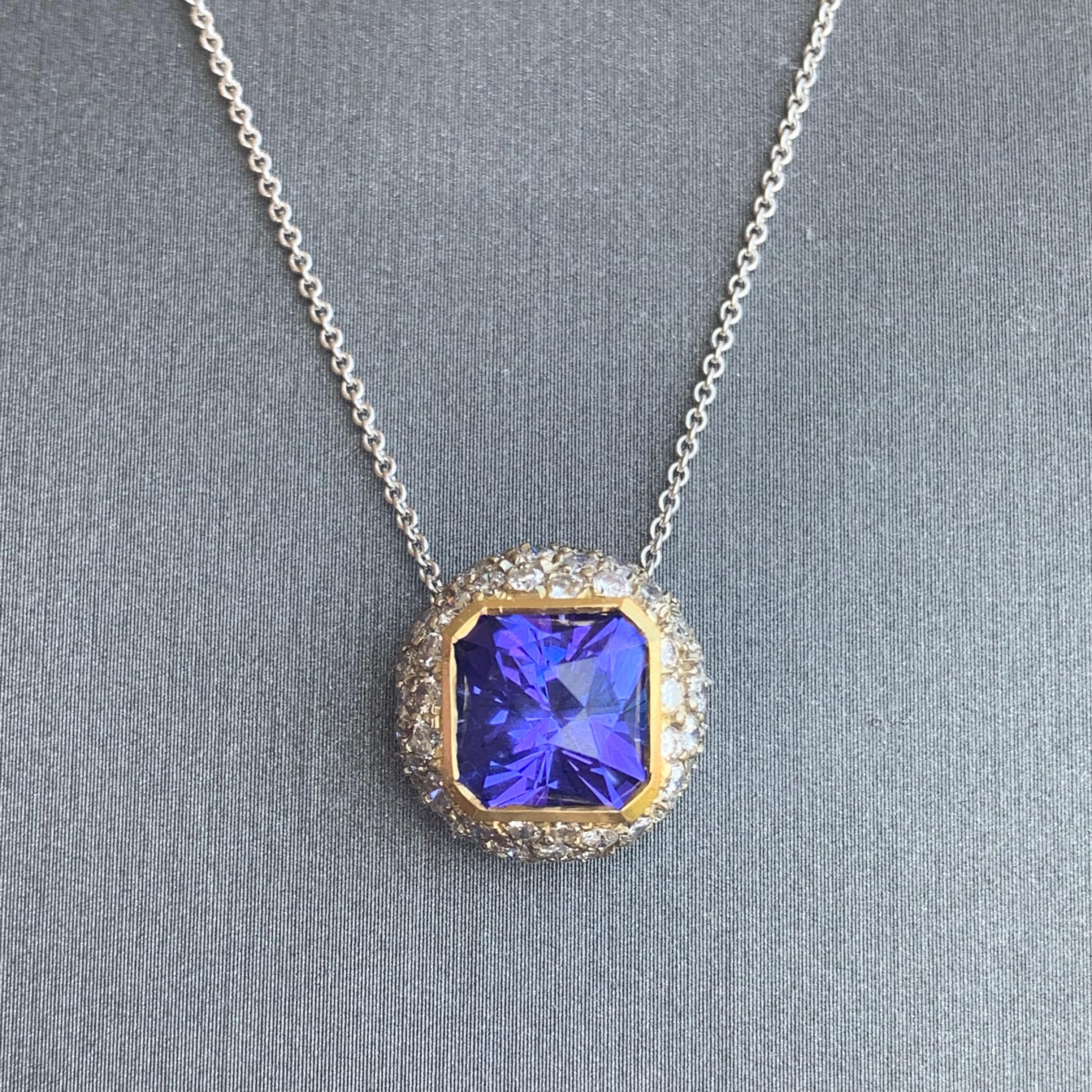 Moderno Ciondolo con tanzanite e DIA da 5,14 carati, 18 carati W, anni '90, Ben Dannie in vendita
