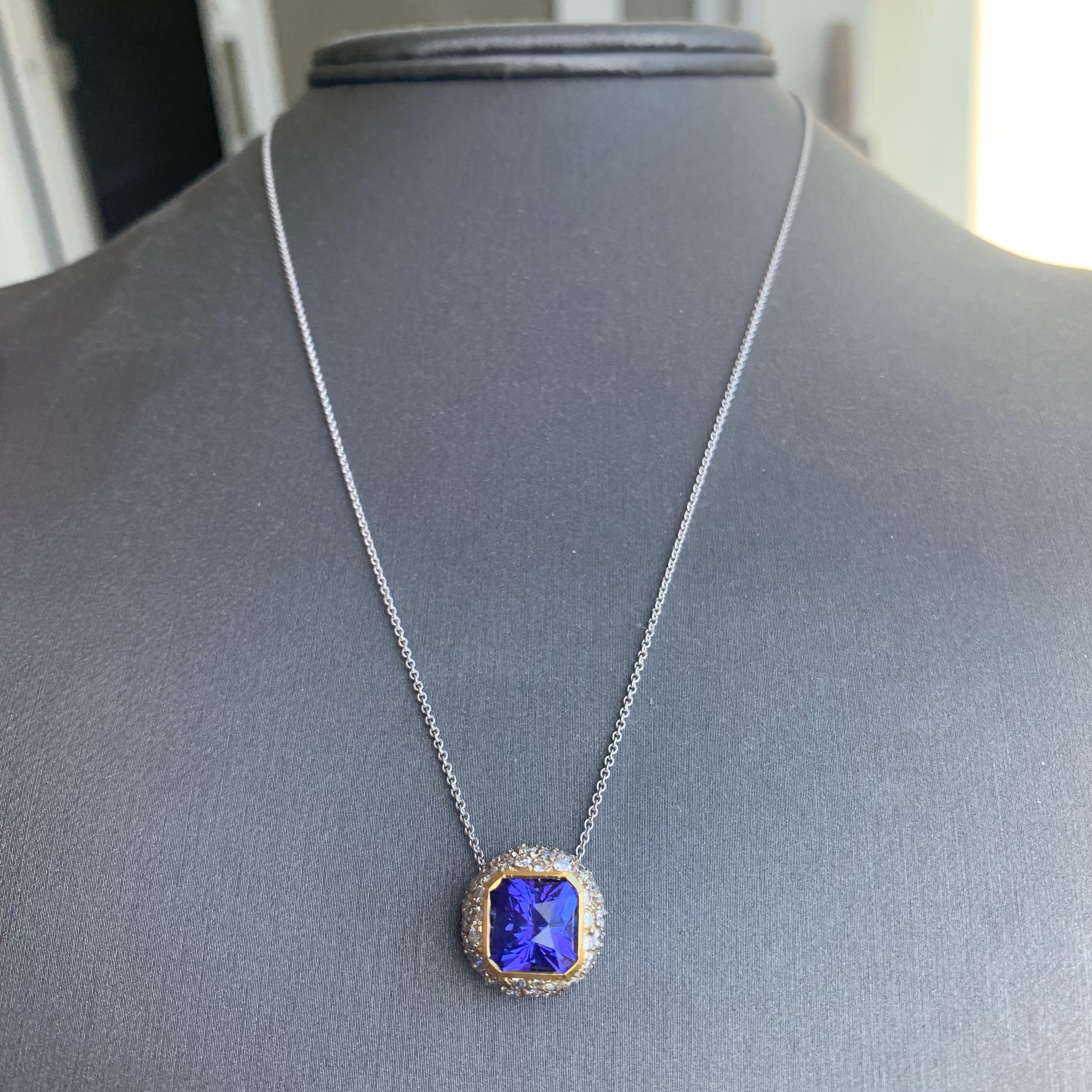 Taglio cuscino Ciondolo con tanzanite e DIA da 5,14 carati, 18 carati W, anni '90, Ben Dannie in vendita