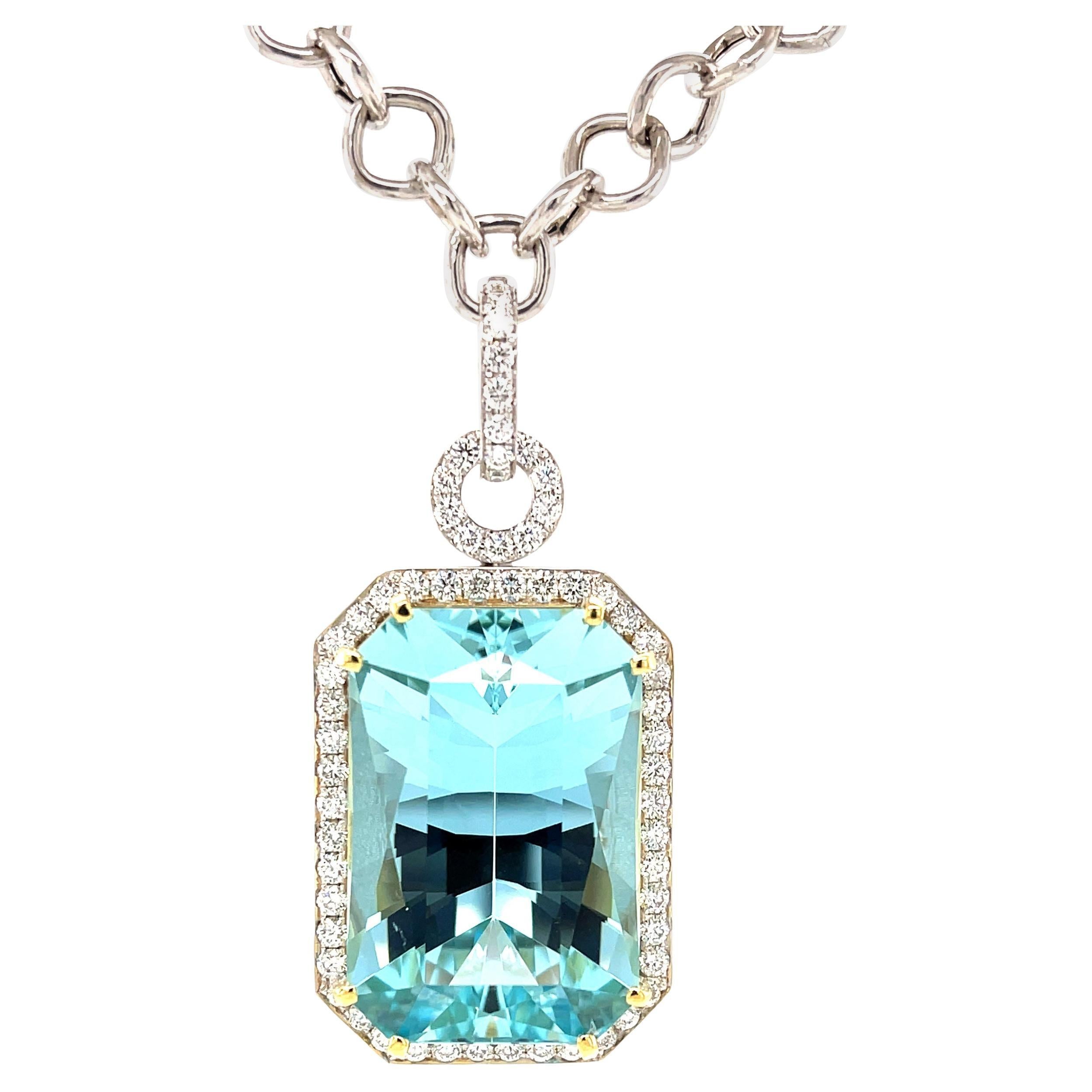 Collar de Aguamarina talla Esmeralda y Diamantes de Oro de 18k de 51,47 Quilates