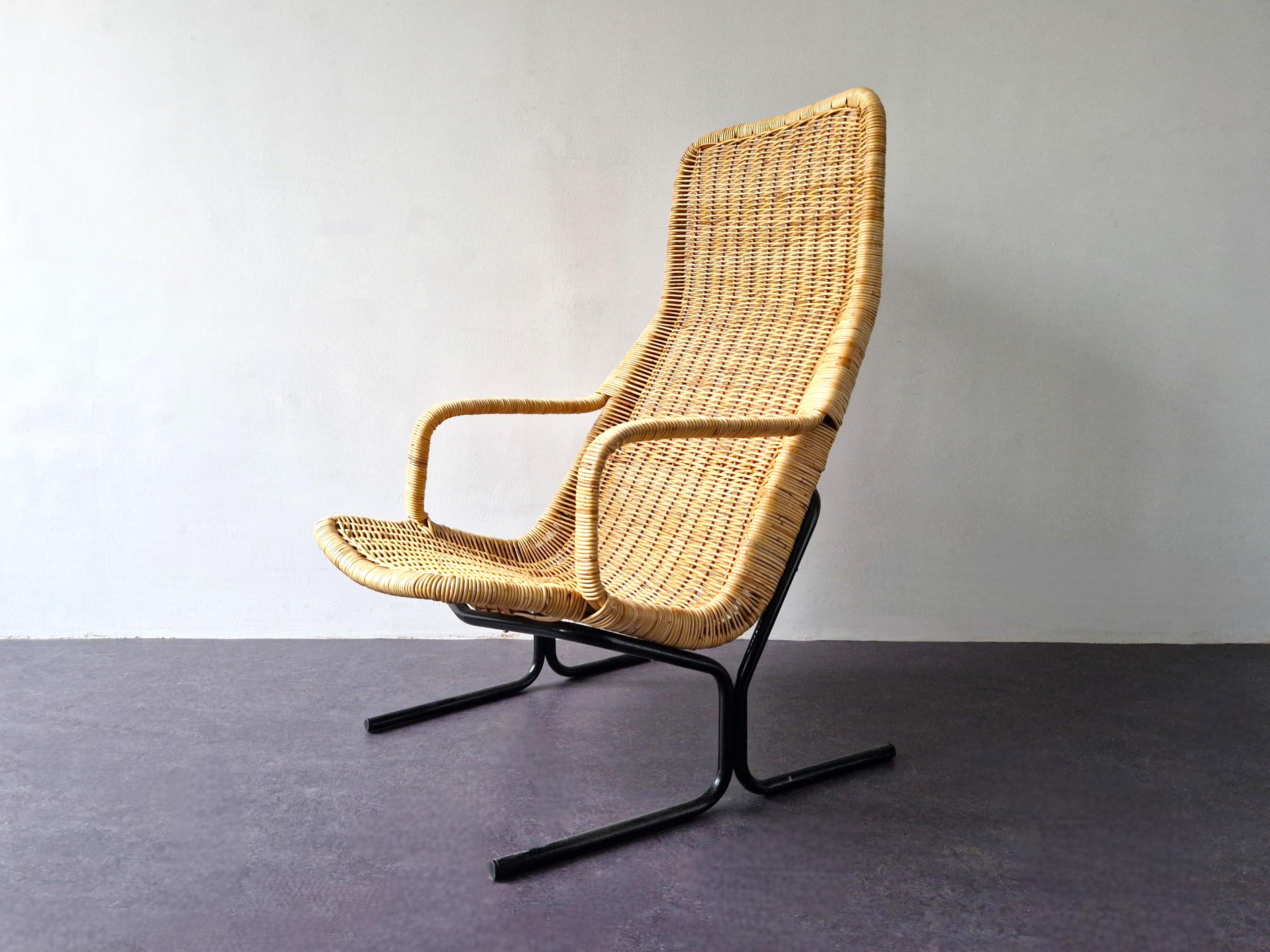 Dieser Sessel, Modell 514C, wurde 1961 von Dirk van Sliedregt für Gebroeders Jonkers (Gebrüder Jonkers) in Noordwolde entworfen. Die Gebrüder Jonkers waren berühmt für ihre Rattanstühle und -möbel. Dieser Stuhl hat einen Sitz aus Rohrgeflecht (hohe