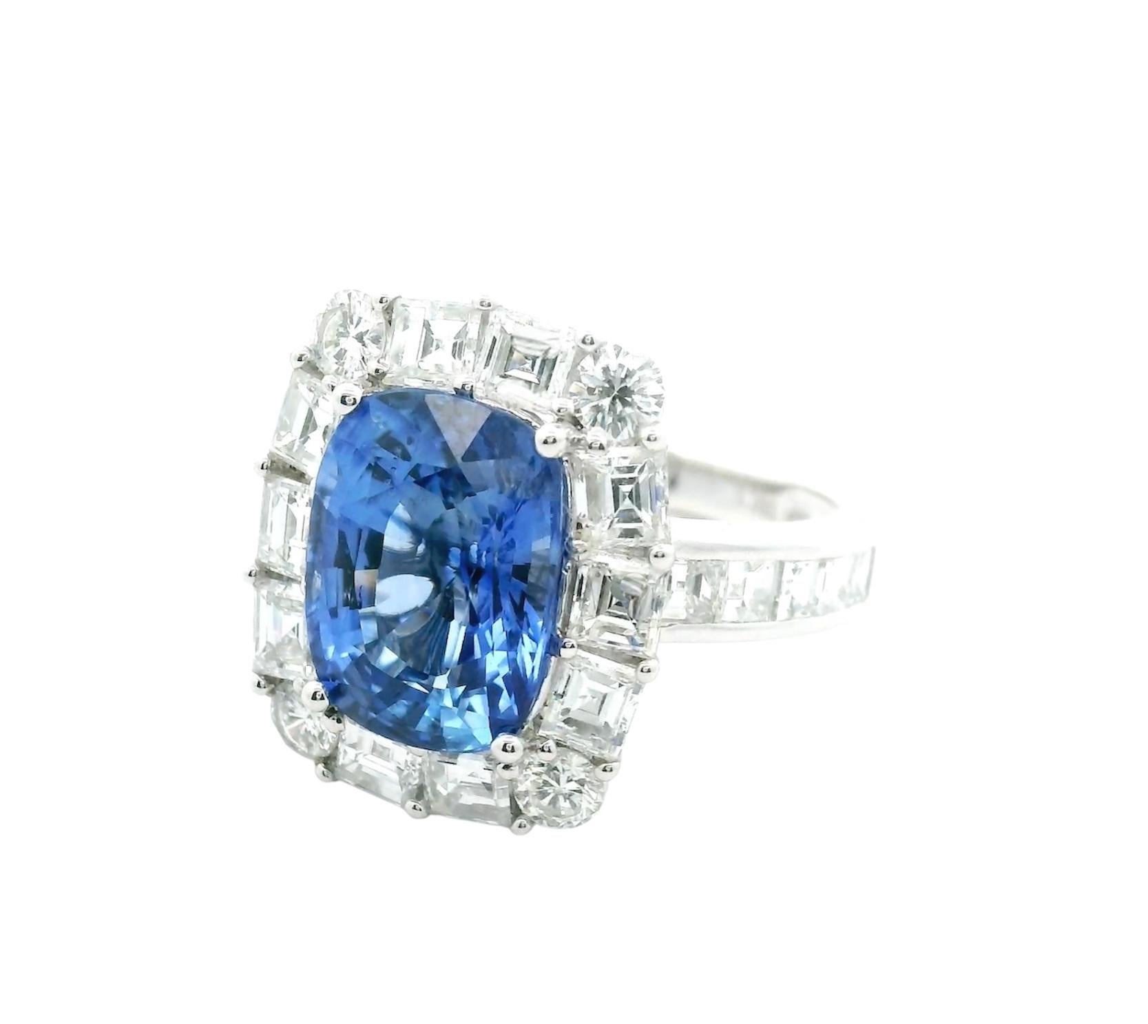Donna Anello aureola con zaffiro di Ceylon taglio cuscino allungato e diamante bianco taglio Asscher 5,14ct in vendita