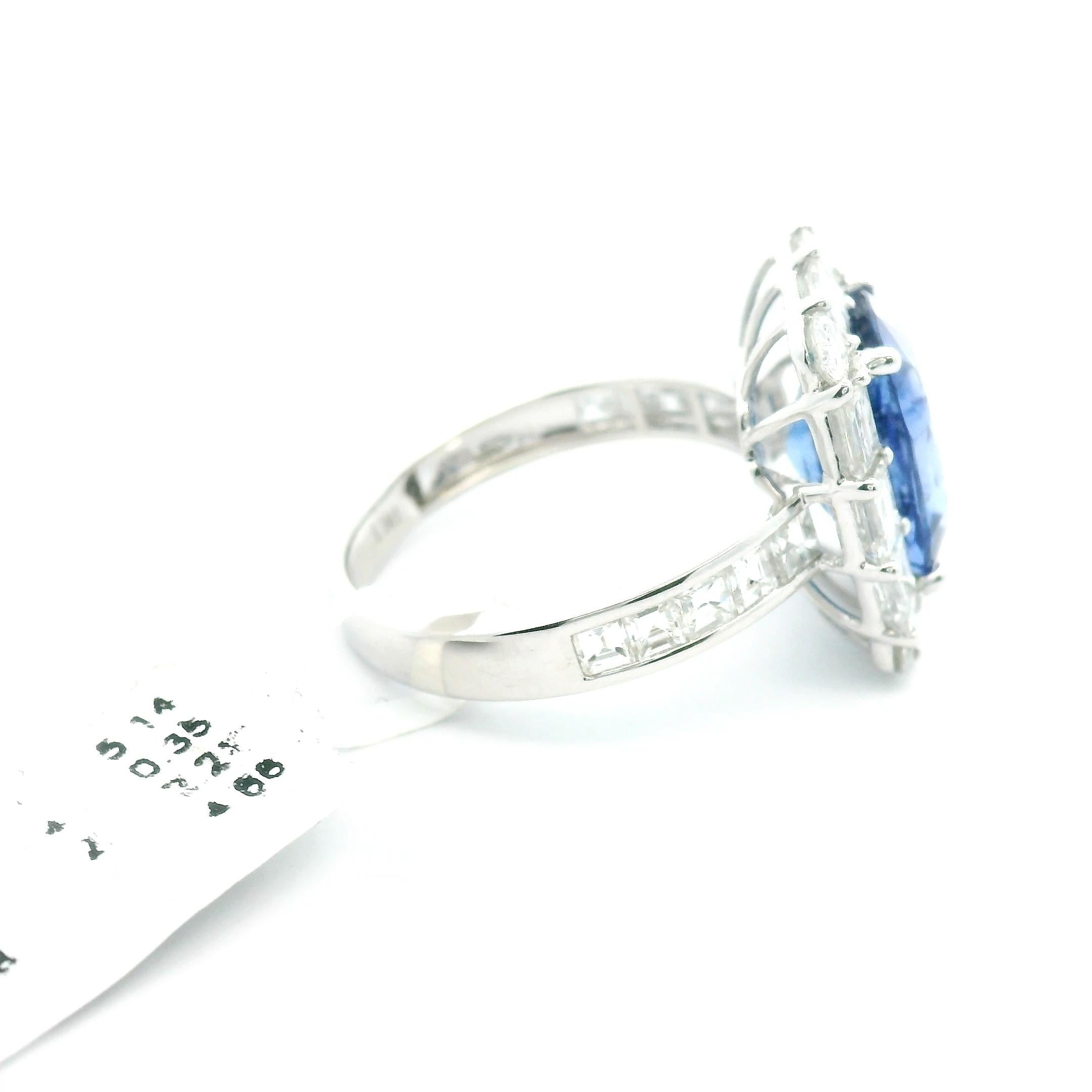 Anello aureola con zaffiro di Ceylon taglio cuscino allungato e diamante bianco taglio Asscher 5,14ct in vendita 2
