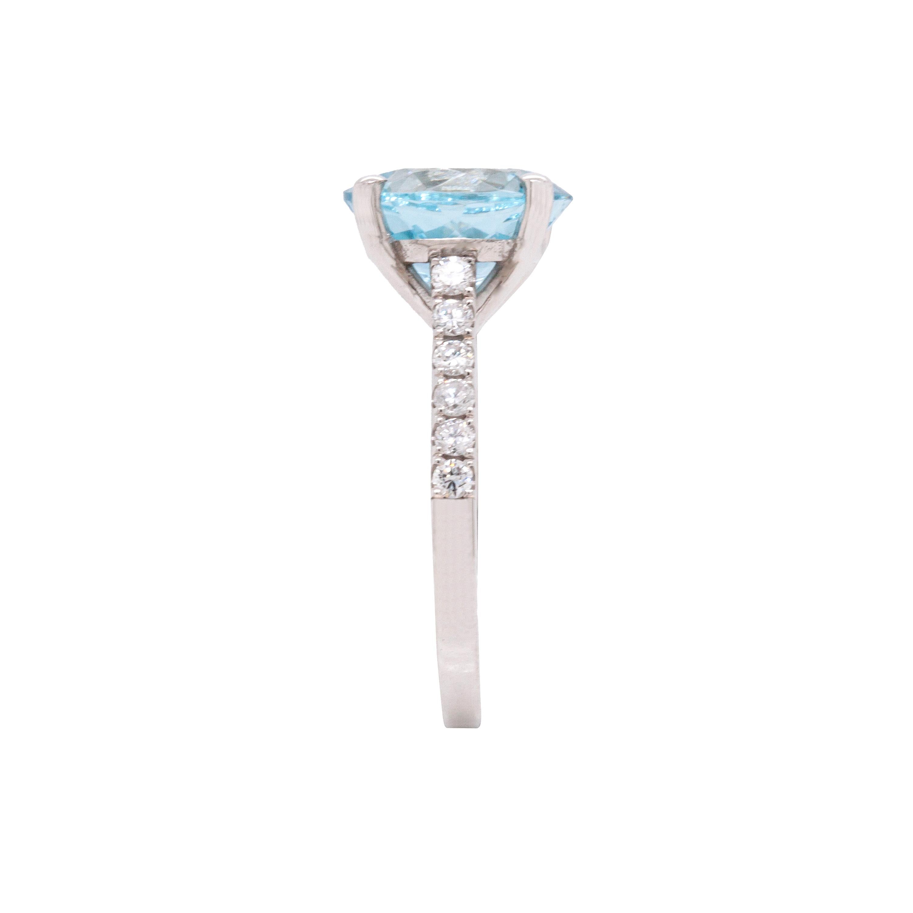 Round Cut 5.14ct Round Aquamarine and Diamond 18 Carat White Gold Engagement Ring For Sale