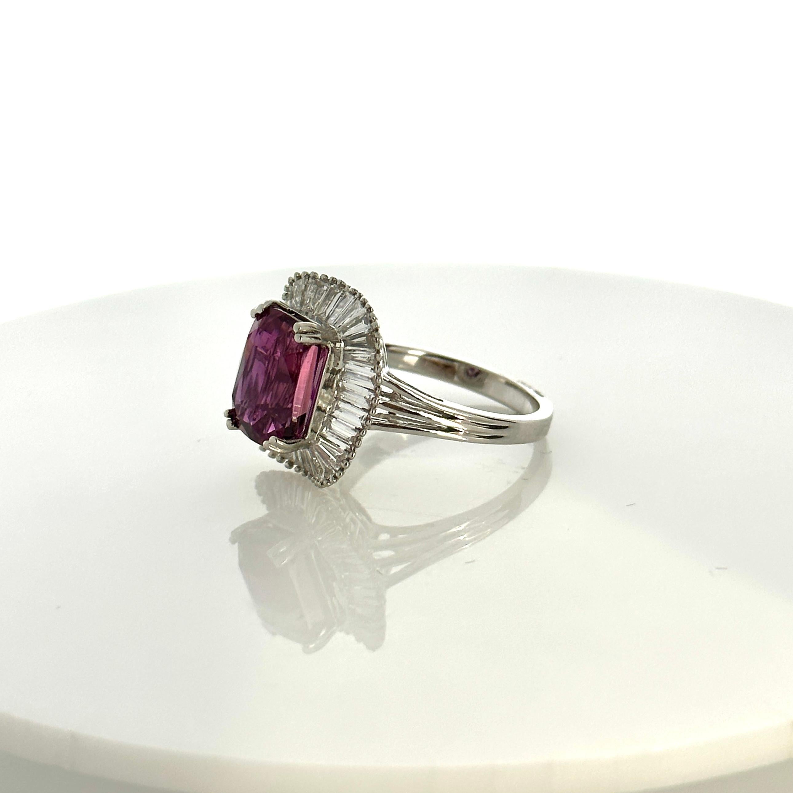 This piece consists of a 5.14 carats ruby and is accompanied by 29 natural diamonds that total up to 2.10 carats. It is set in 18K White Gold.