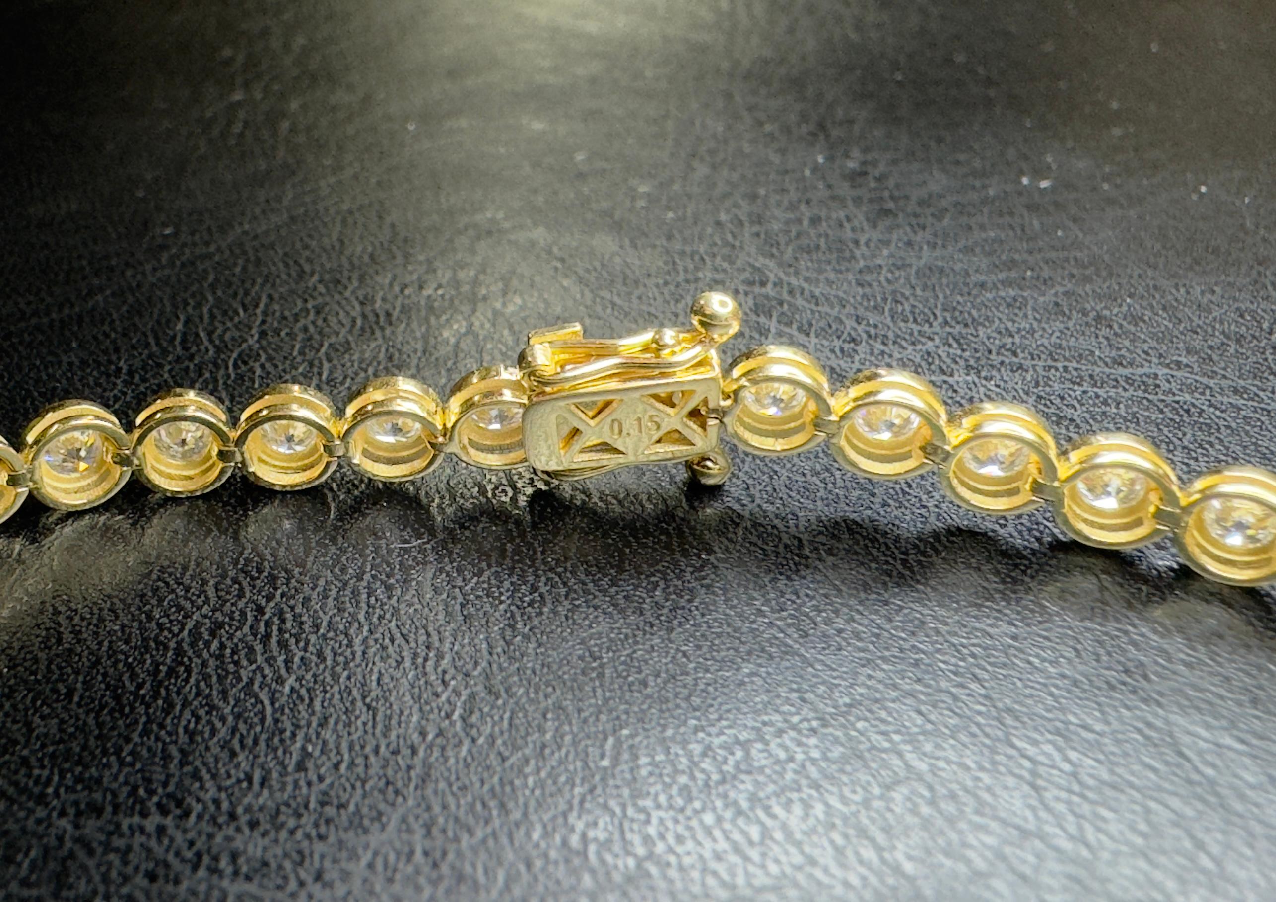Tennisarmband aus 18 Karat Gelbgold mit 5,40 Karat natürlichen Diamanten in Lünettenfassung  (Rundschliff) im Angebot