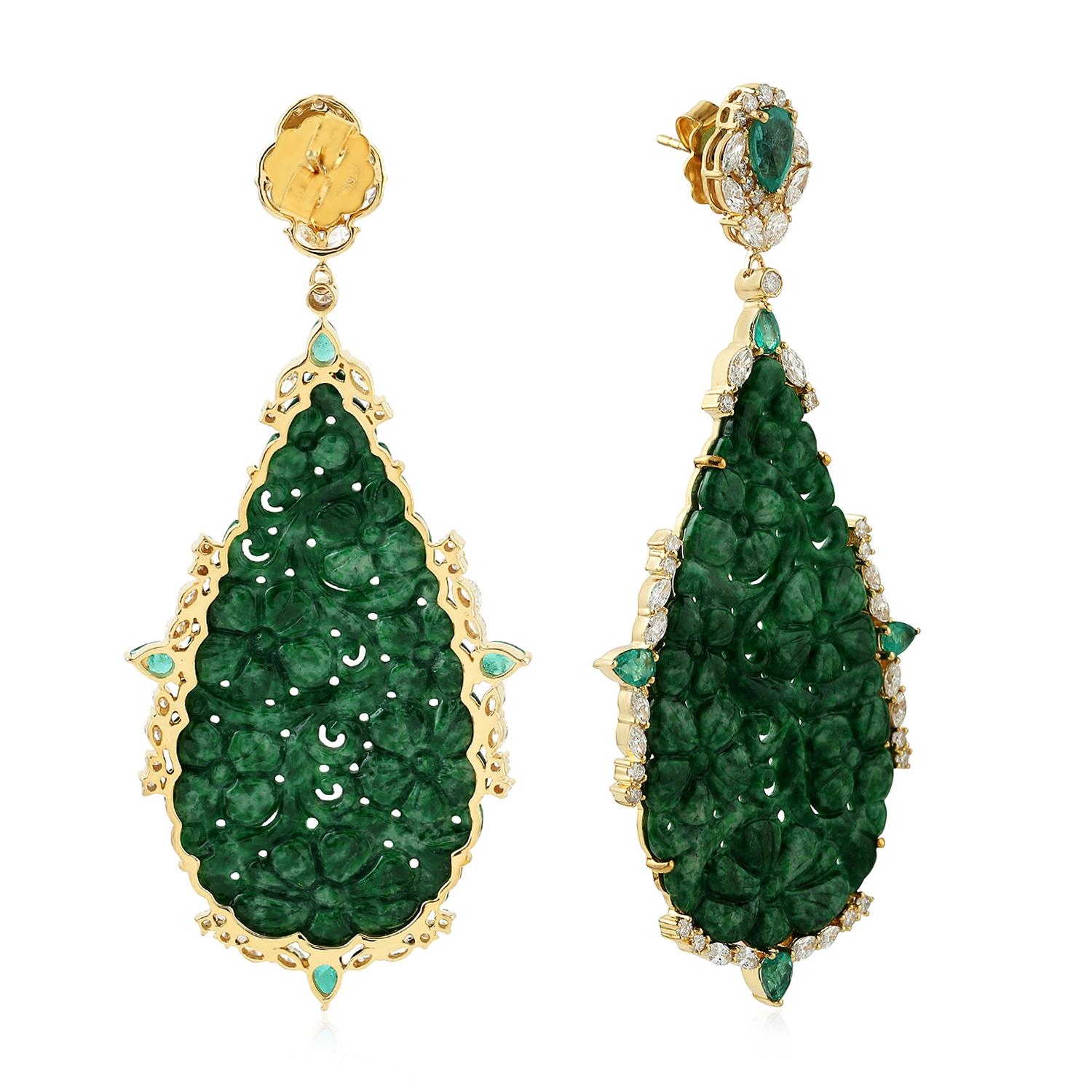 51,5 Karat geschnitzter Jade Smaragd 18 Karat Gold Diamant-Ohrringe (Kunsthandwerker*in) im Angebot
