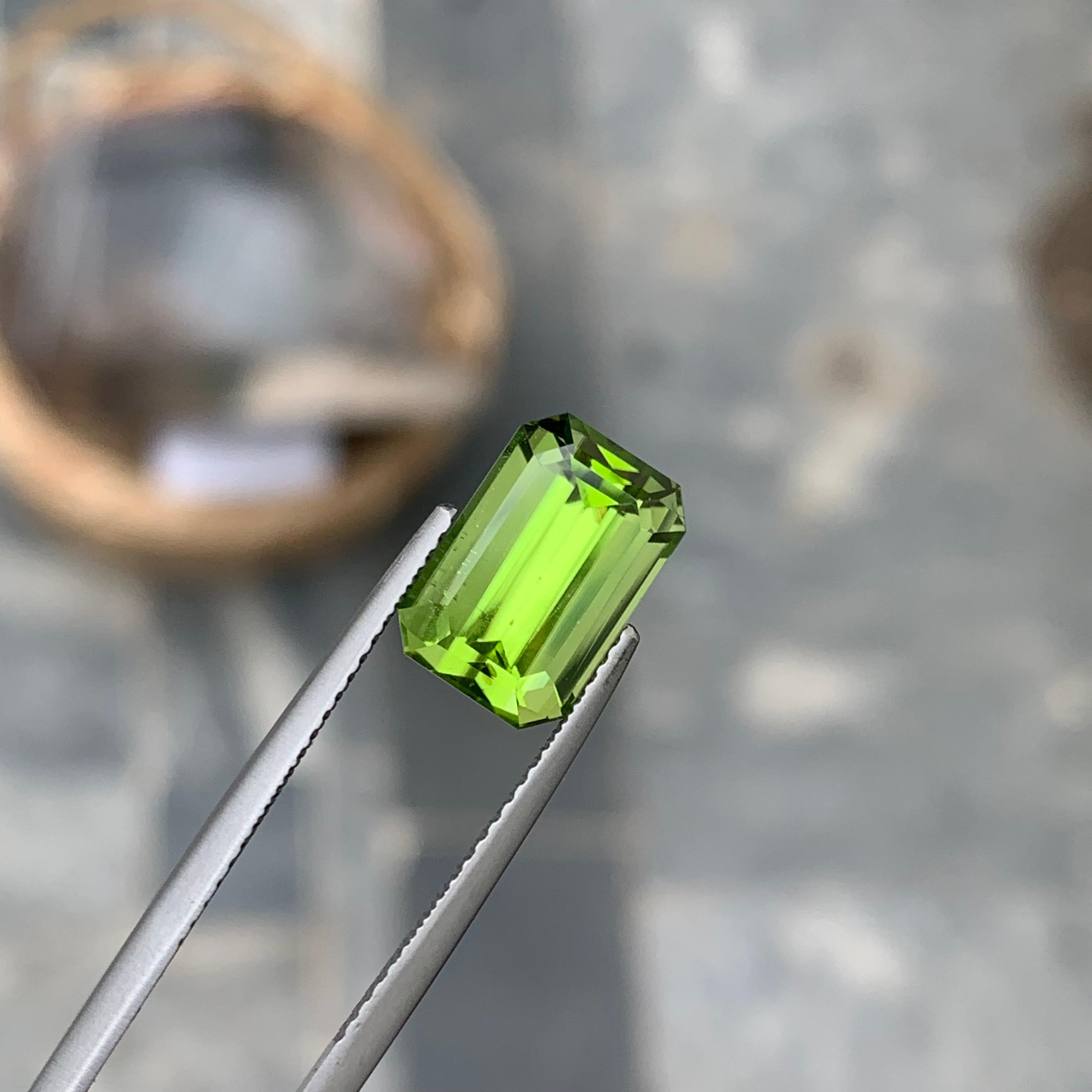 5.15 Carat Emerald Cut Faceted Apple Green Peridot Ring Gemstone from Pakistan 3