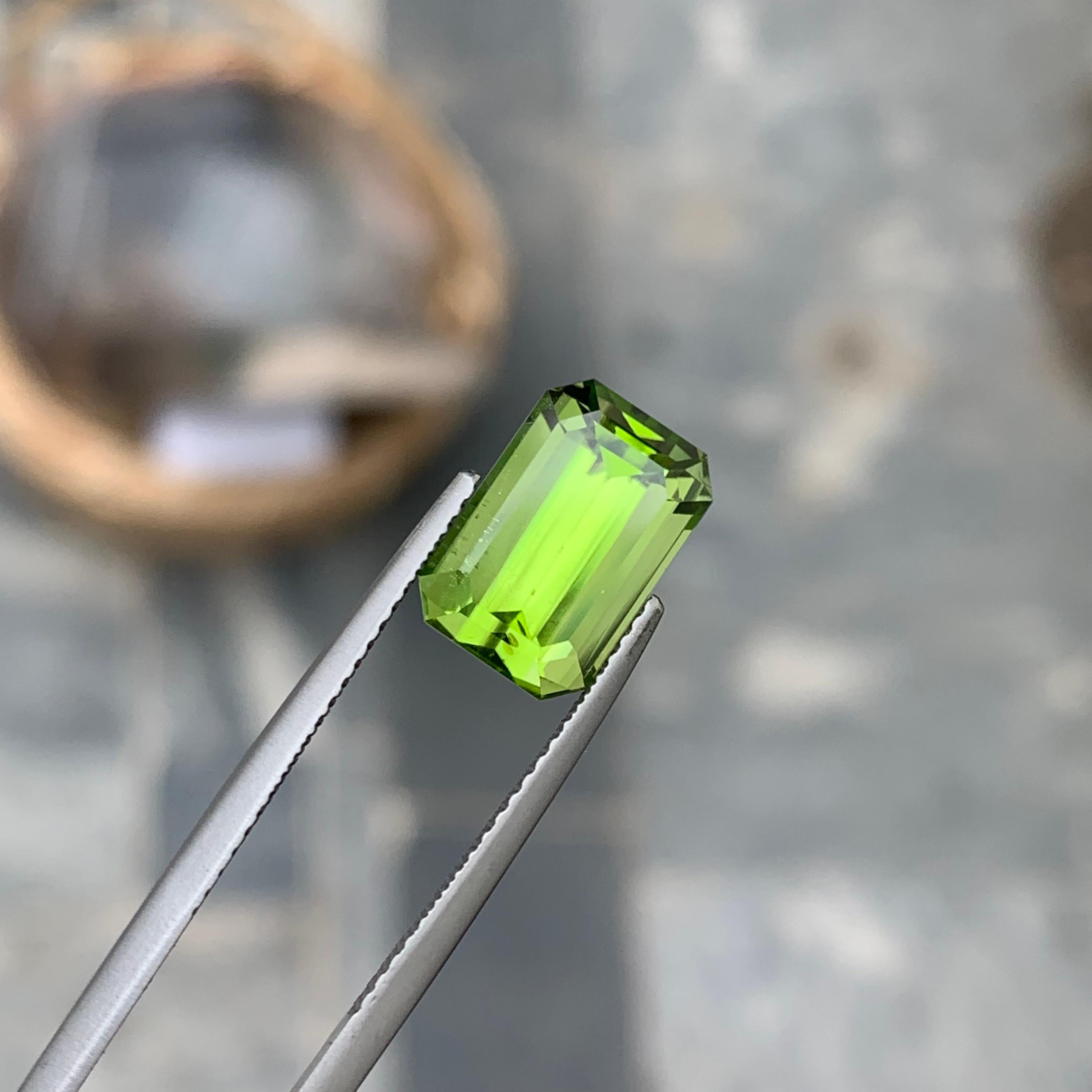 5.15 Carat Emerald Cut Faceted Apple Green Peridot Ring Gemstone from Pakistan 4