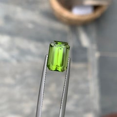 Anillo de peridoto verde manzana facetado talla esmeralda de 5,15 quilates Gema de Pakistán