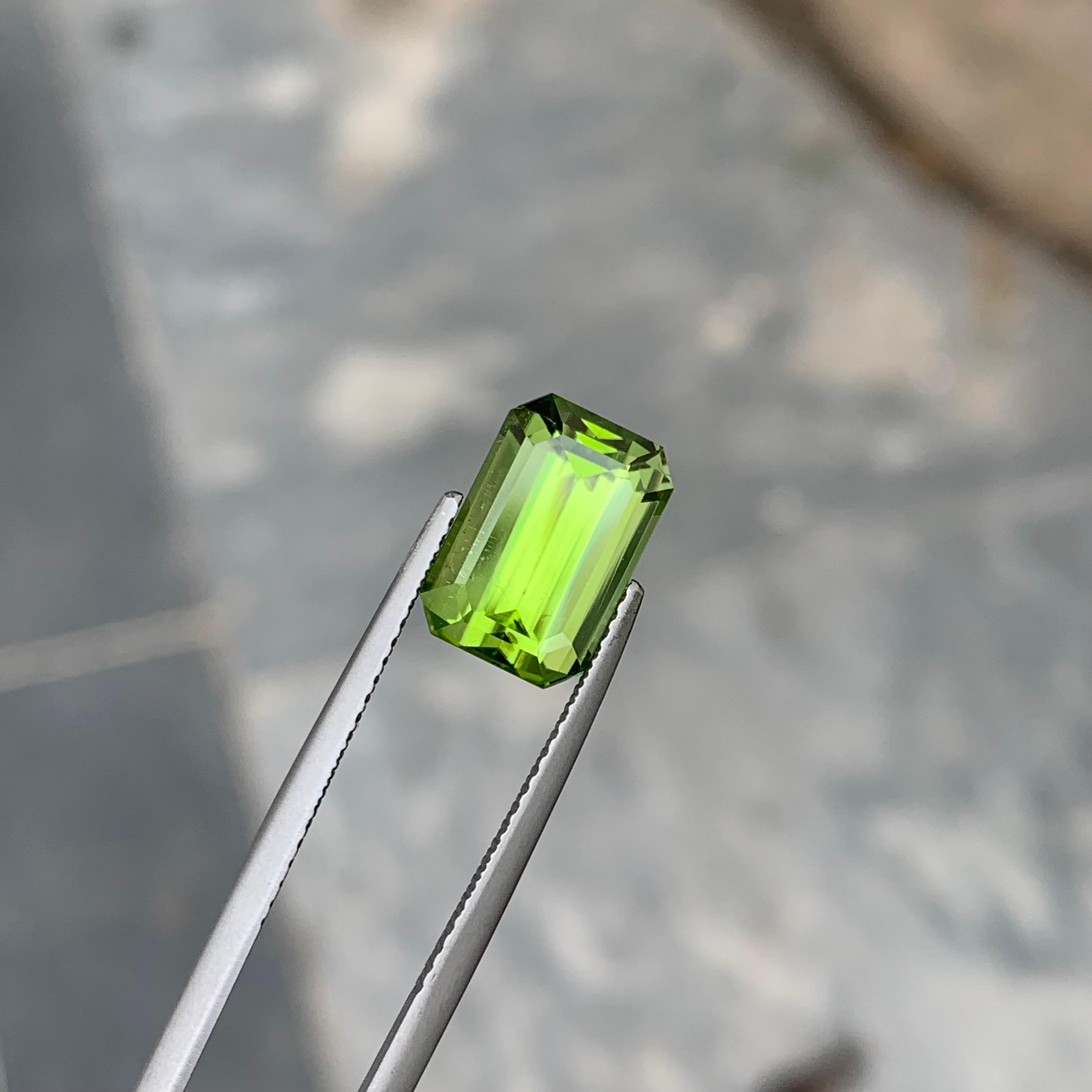 5.15 Carat Emerald Cut Faceted Apple Green Peridot Ring Gemstone from Pakistan 1