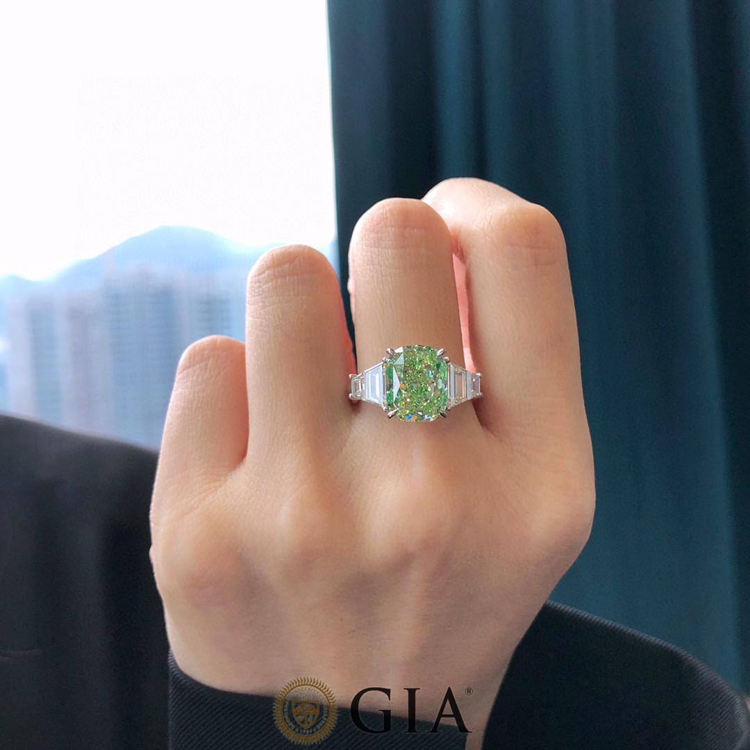 5.15 Carat GIA Certified Cushion Cut Fancy Light Green Diamond Engagement Ring In New Condition For Sale In PARIS, FR