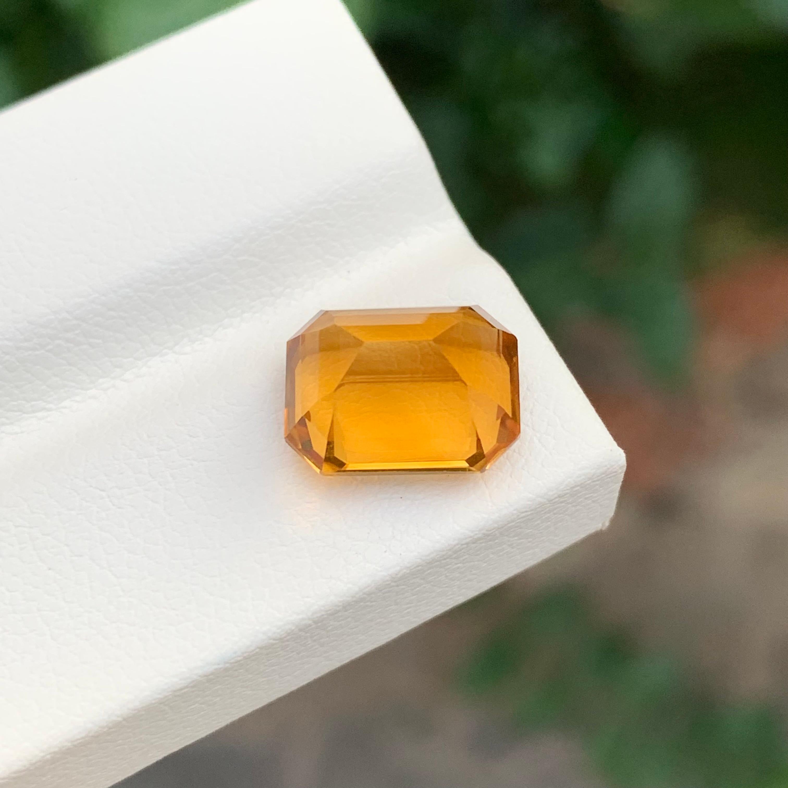 Taille émeraude 5.15 Carat Natural Faceted Citrine Emerald Shape Gemstone (Citrine à facettes en forme d'émeraude) en vente