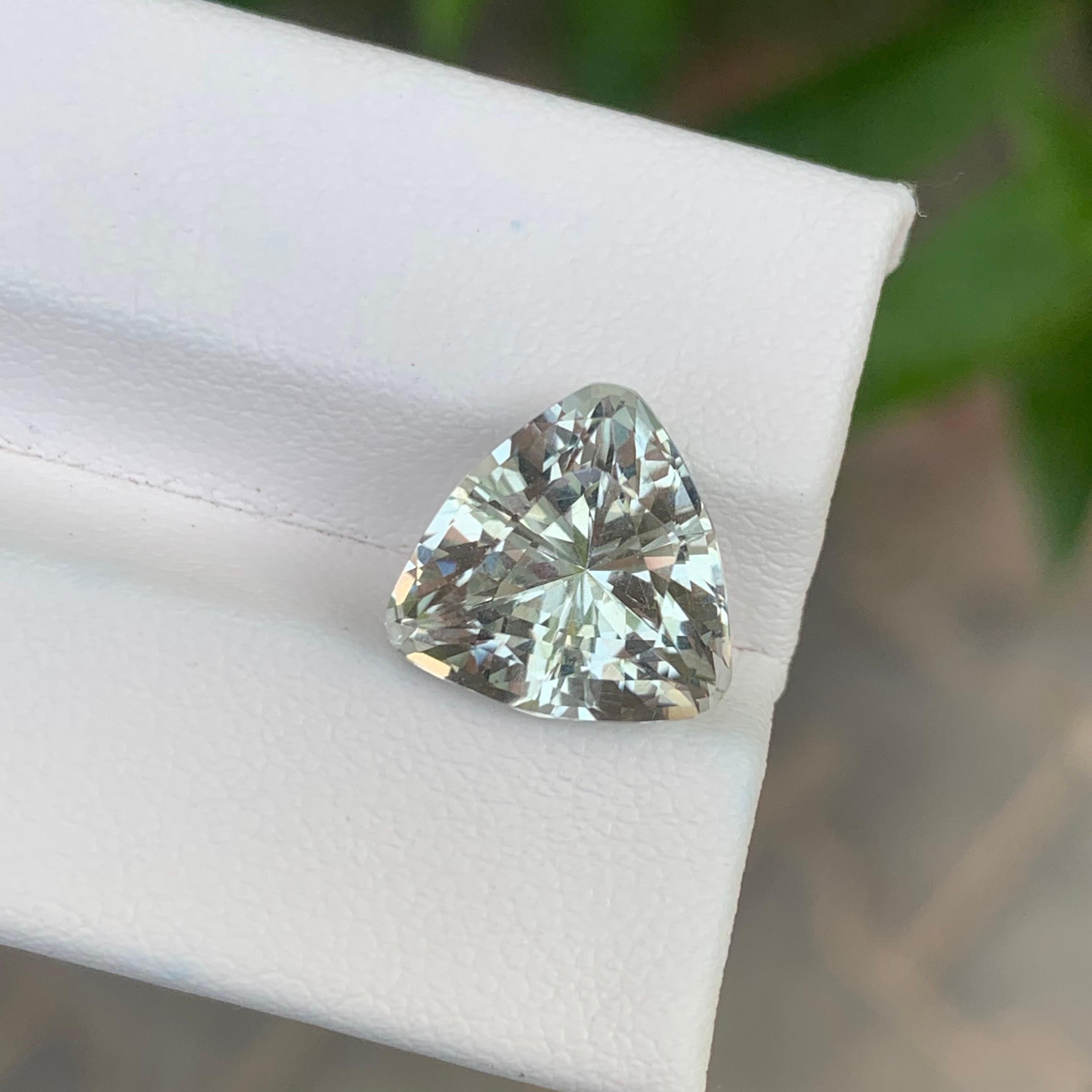 Améthyste verte en vrac

Poids : 5,15 carats
Dimension : 11,6 x 11,6 x 8,1 mm
Couleur : Vert clair
Origine : Brésil
Traitement : Non
Certificat : Sur demande
Forme : Trillion 


L'améthyste verte facettée, également connue sous le nom de prasiolite,