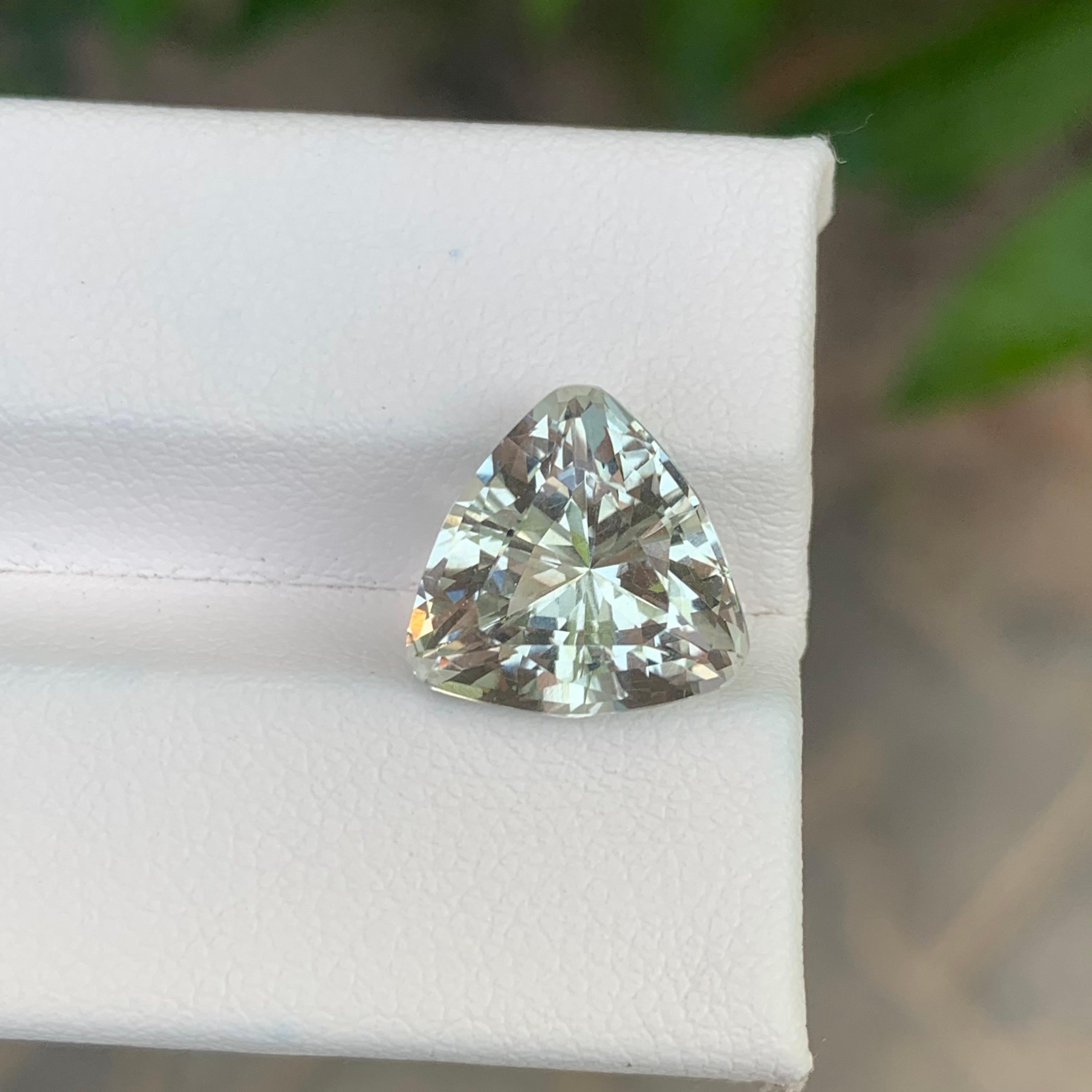 Arts and Crafts 5.15 Carat Natural Loose Green Amethyst / Prasiolite Trillion Shape Gemstone (Améthyste verte en vrac / Prasiolite en forme de trillion) en vente