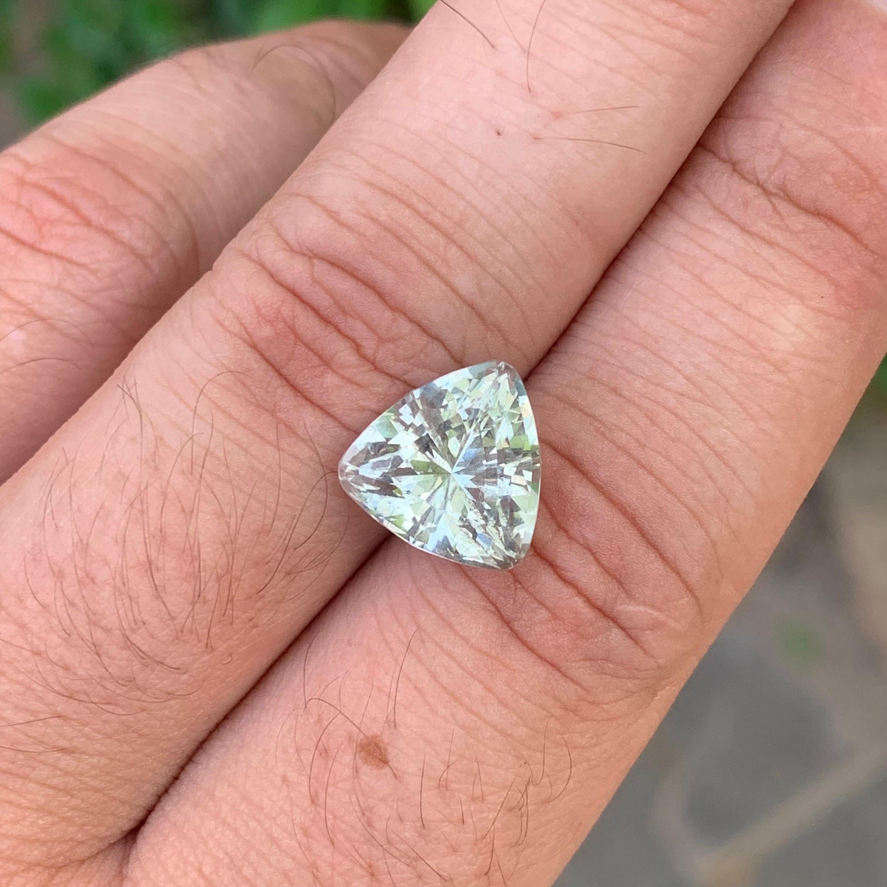 5.15 Carat Natural Loose Green Amethyst / Prasiolite Trillion Shape Gemstone (Améthyste verte en vrac / Prasiolite en forme de trillion) Unisexe en vente