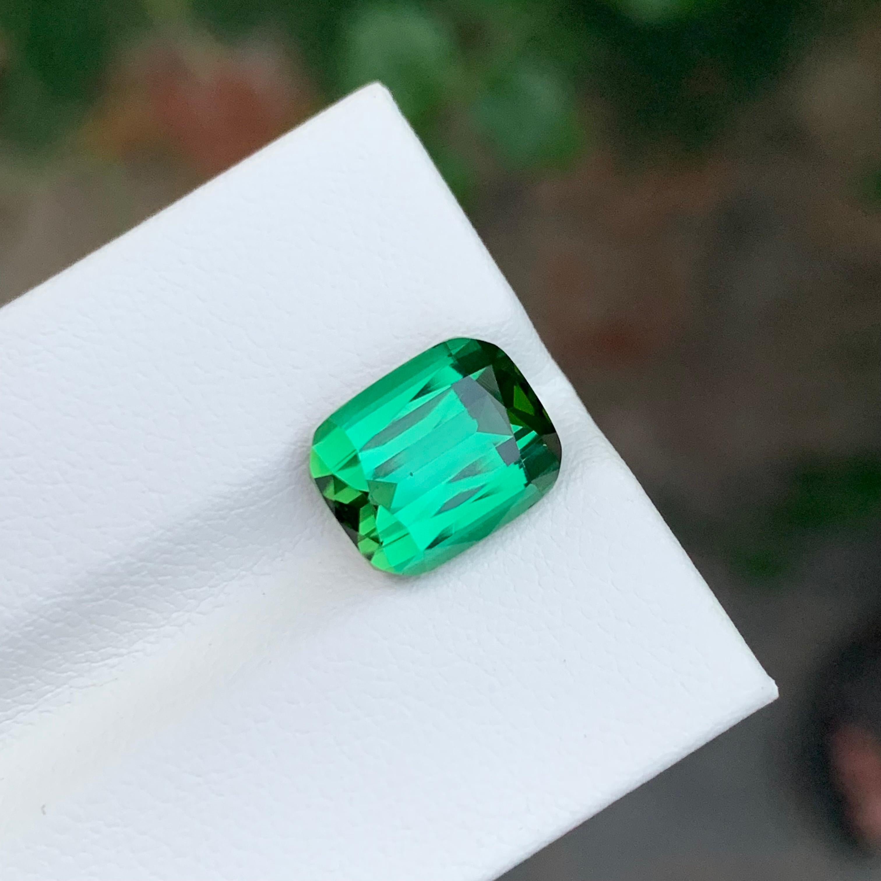 Gema natural suelta de turmalina verde de 5.15 quilates en forma de cojín Corte cojín en venta