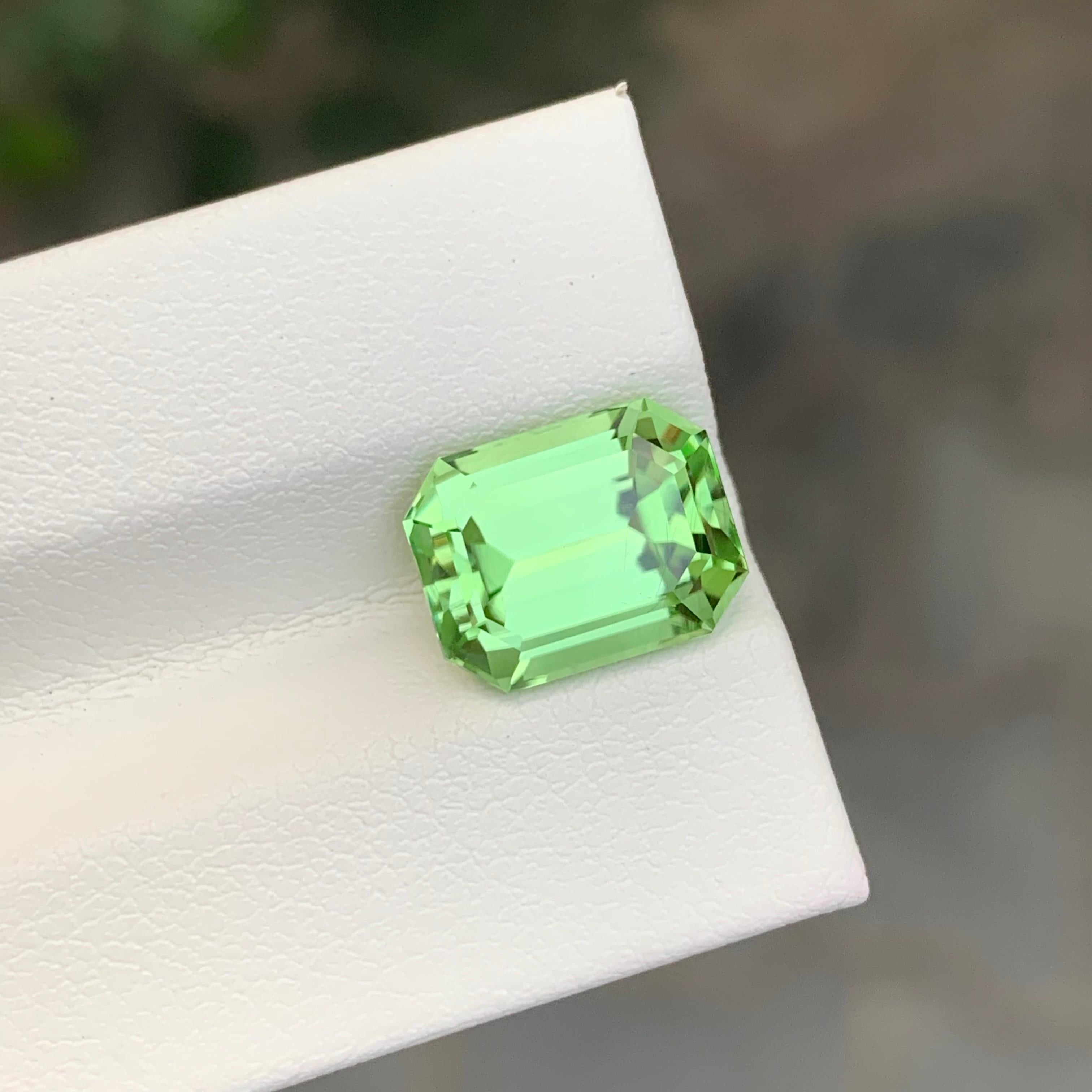Loser Peridot

Gewicht: 5,15 Karat
Abmessung: 10.8 x 8.4 x 6.4 Mm
Herkunft: Pakistan
Die Form: Smaragd 
Farbe: Birnengrün 
Behandlung: Nicht

Der pakistanische Peridot ist eine atemberaubende Varietät des grünen Edelsteins Peridot, der für seine