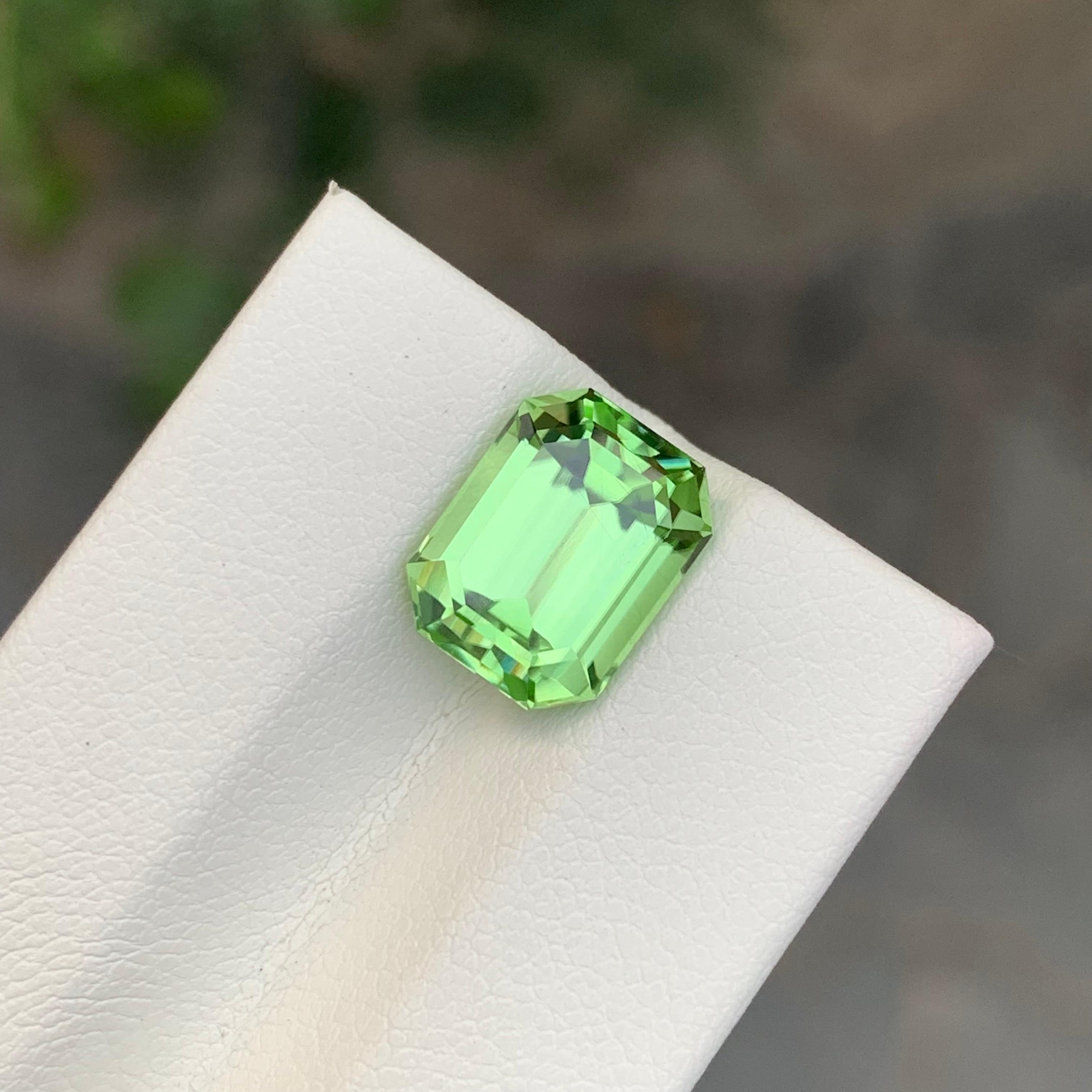 5,15 Karat natürlicher loser birnengrüner Peridot in Smaragdform Edelstein (Arts and Crafts) im Angebot
