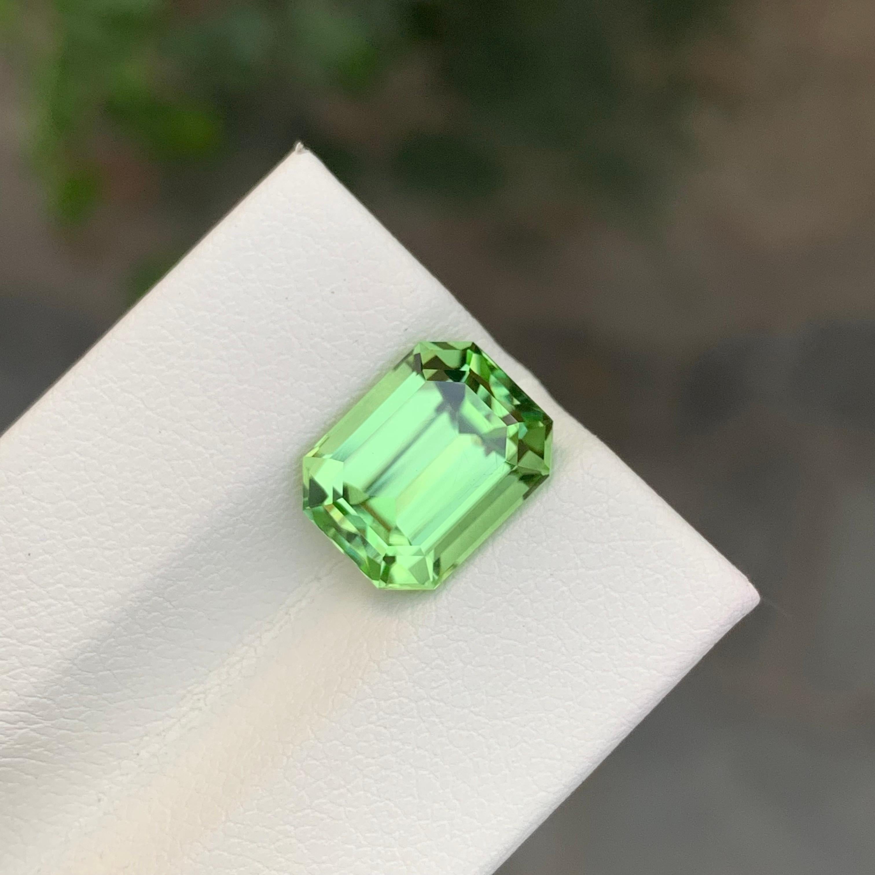 5,15 Karat natürlicher loser birnengrüner Peridot in Smaragdform Edelstein im Zustand „Neu“ im Angebot in Peshawar, PK