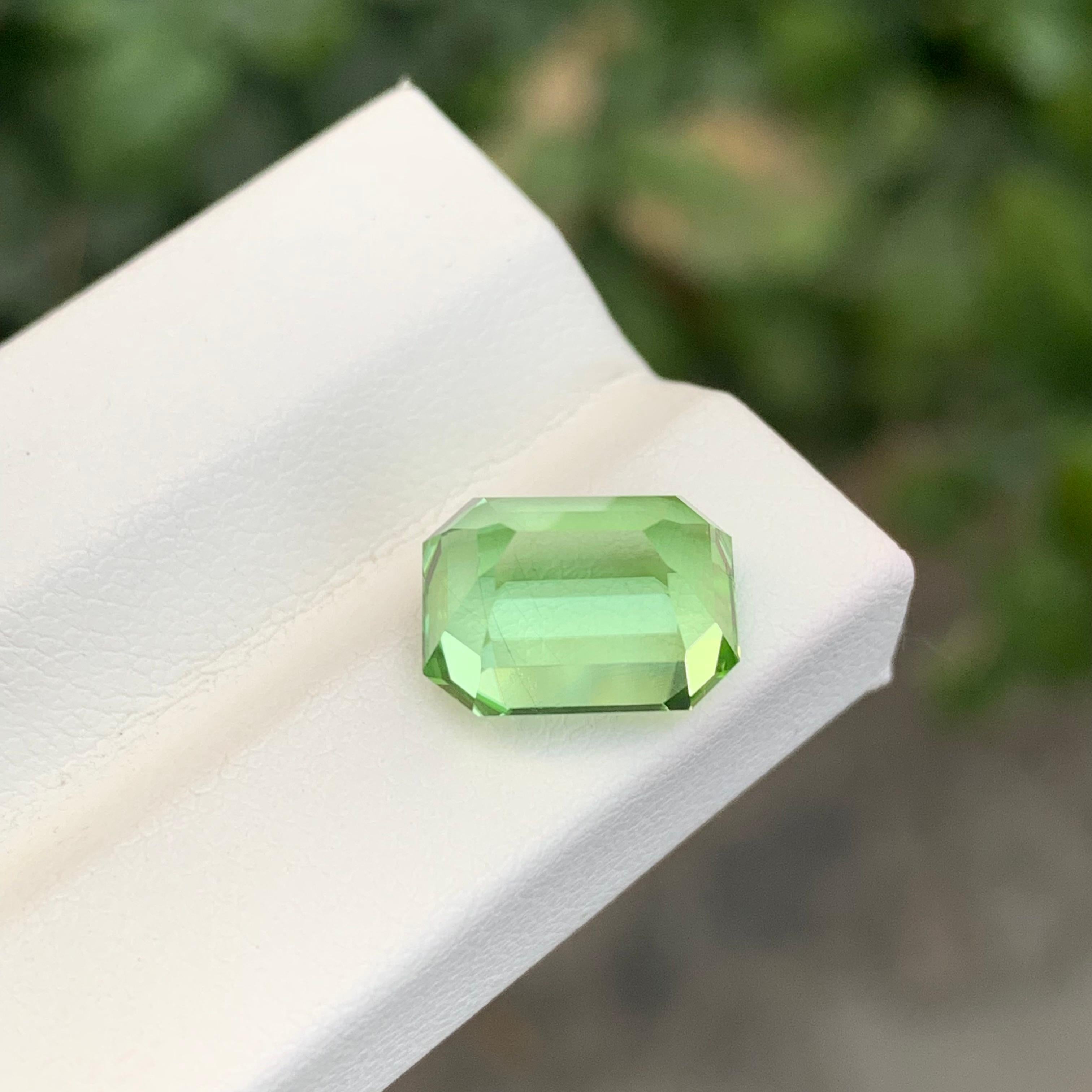 5,15 Karat natürlicher loser birnengrüner Peridot in Smaragdform Edelstein für Damen oder Herren im Angebot