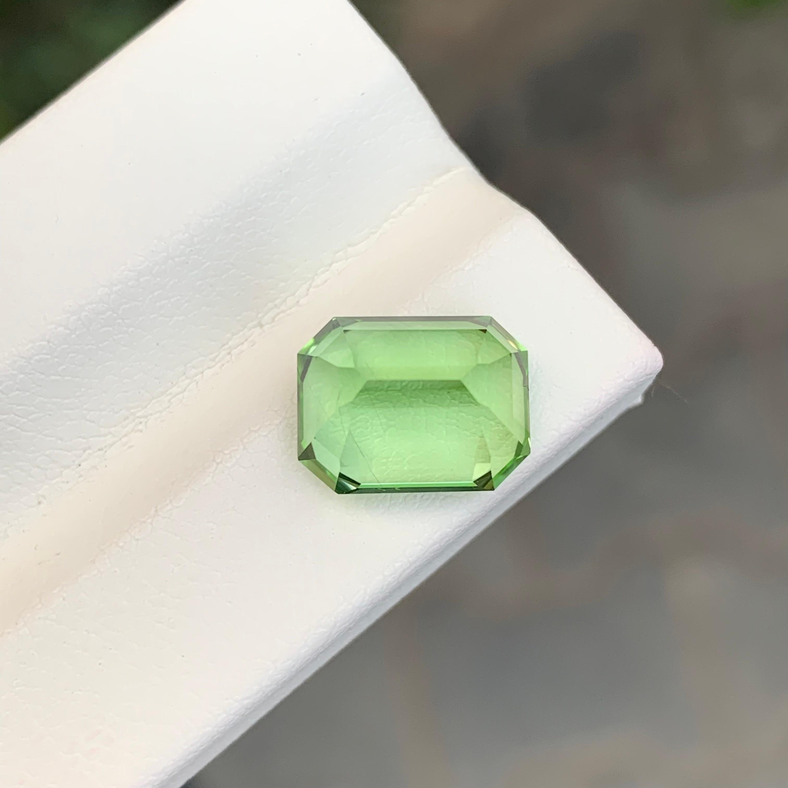 5,15 Karat natürlicher loser birnengrüner Peridot in Smaragdform Edelstein im Angebot 1