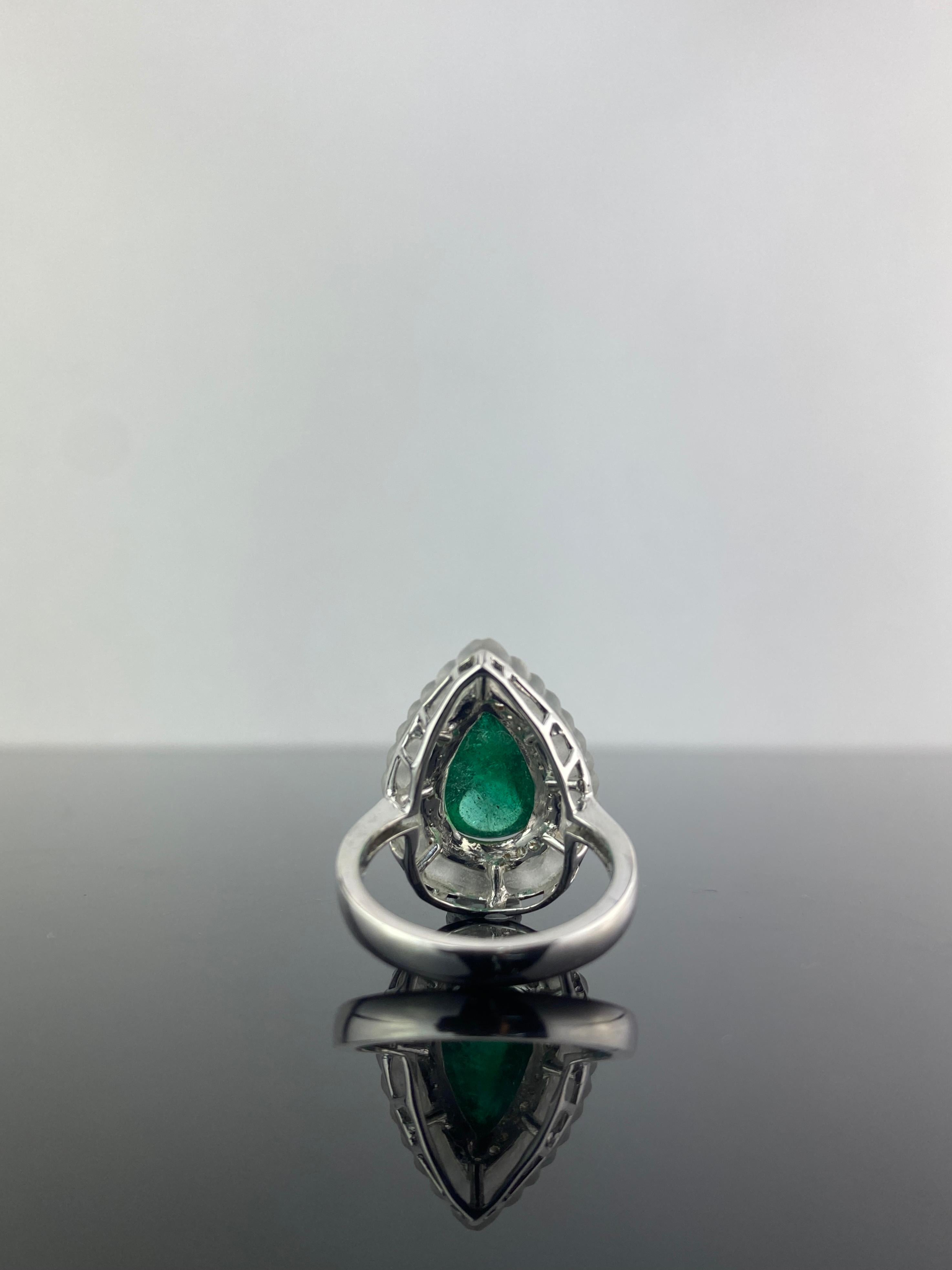 5,15 Karat Birne Form Cabochon Smaragd Art Deco Stil Ring (Art déco)