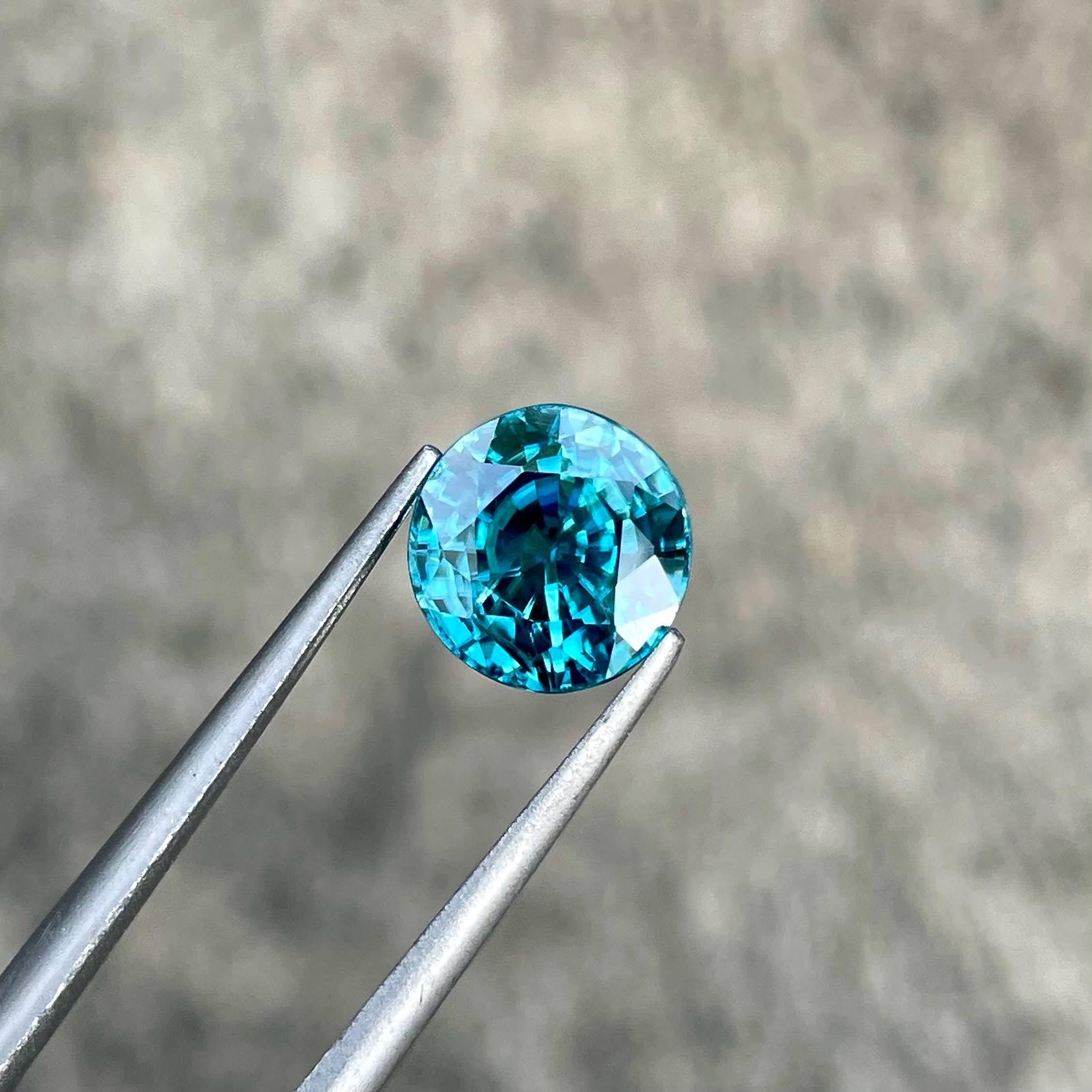 Modern 5.15 carats Blue Zircon Stone Round Cut Natural Cambodian Gemstone For Sale