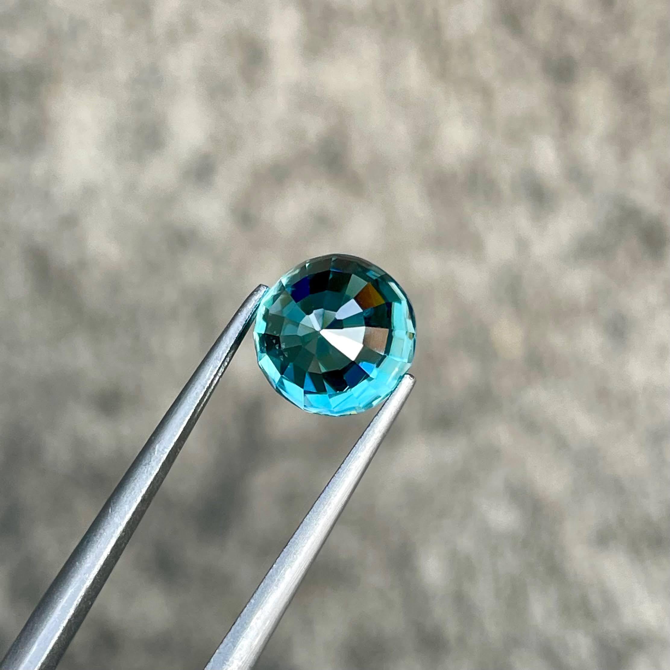 5.15 carats Blue Zircon Stone Round Cut Natural Cambodian Gemstone For Sale 1