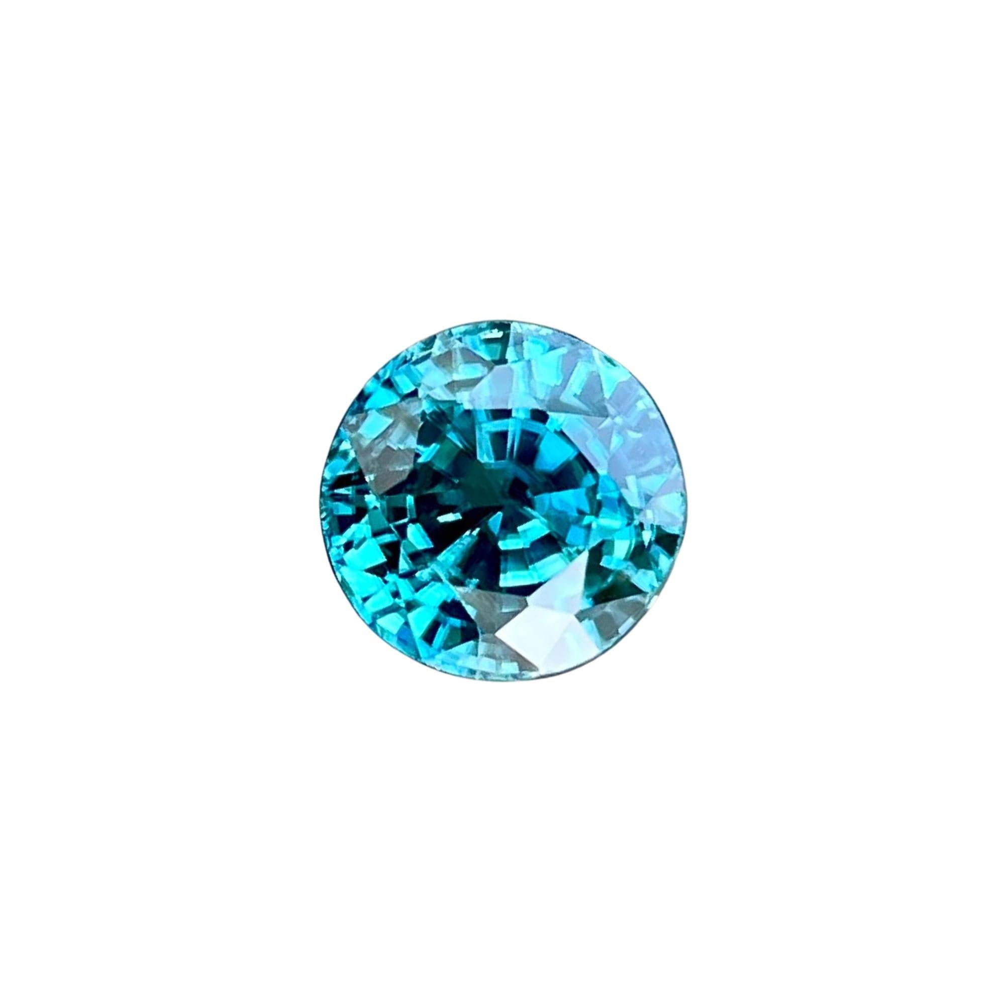 5.15 carats Blue Zircon Stone Round Cut Natural Cambodian Gemstone For Sale 4