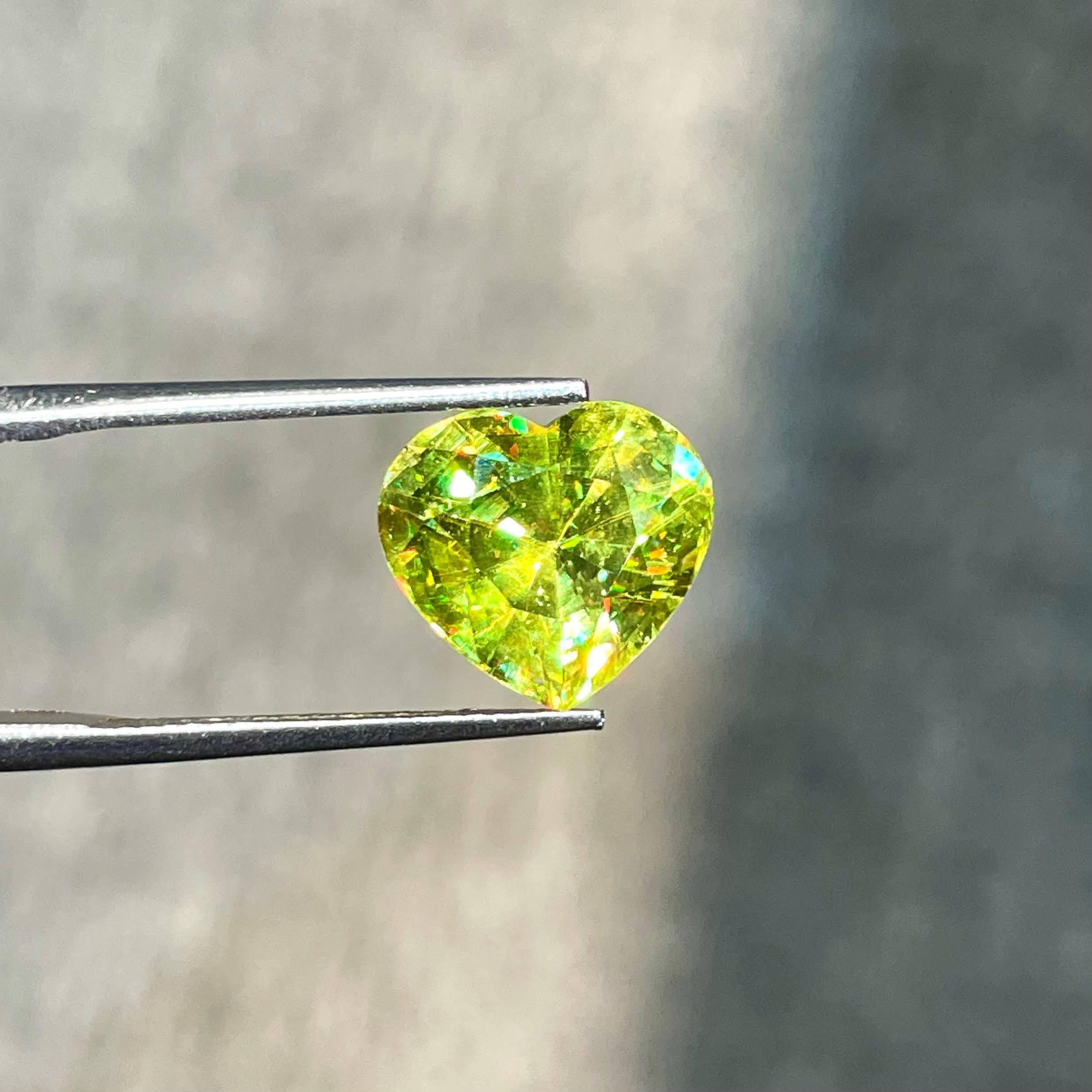 Modern 5.15 carats Fine Quality Loose Sphene Stone Heart Shaped Madagascar's Gemstone For Sale