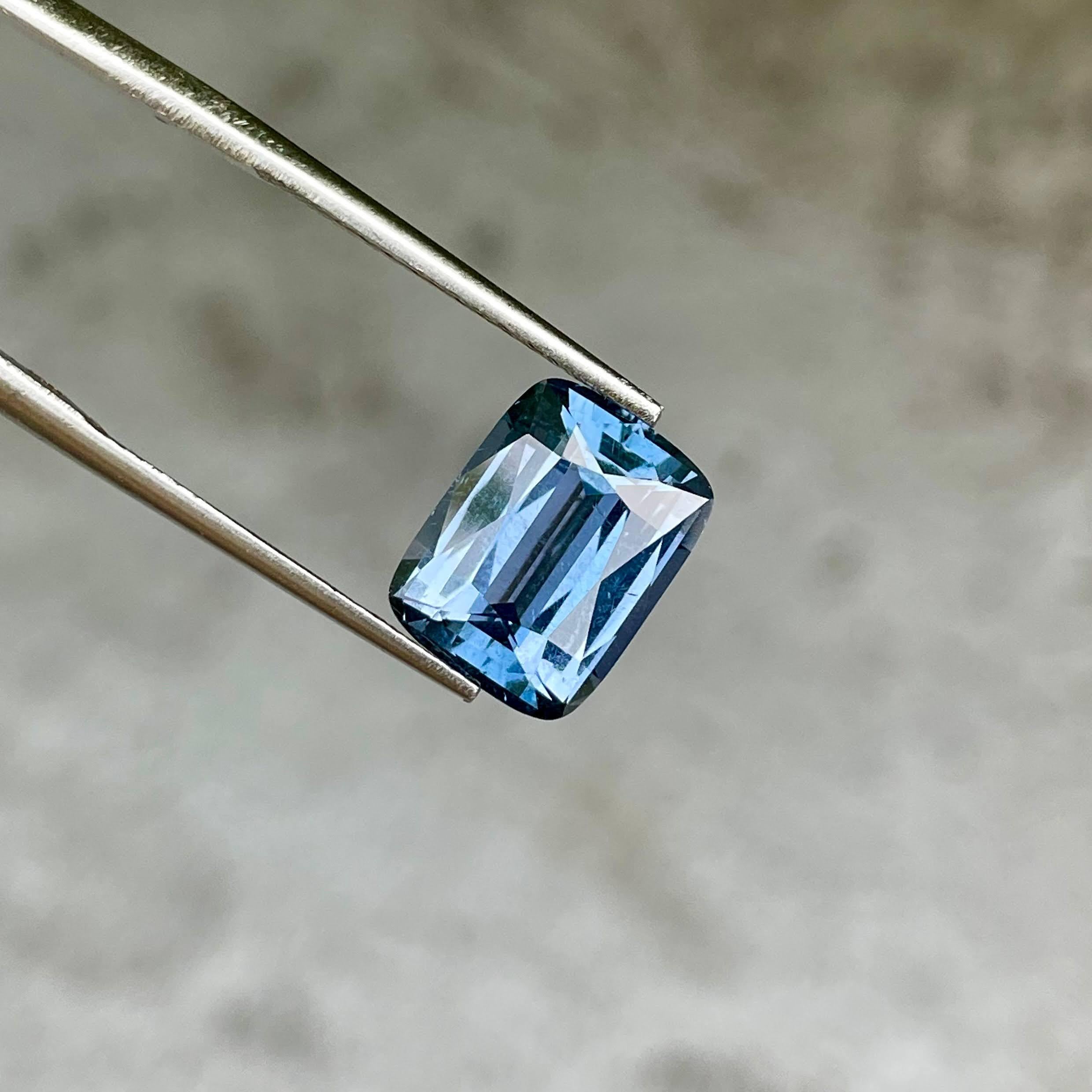 Femenino o masculino 5,15 quilates Piedra espinela azul grisácea talla cojín Piedra preciosa natural de Tanzania en venta