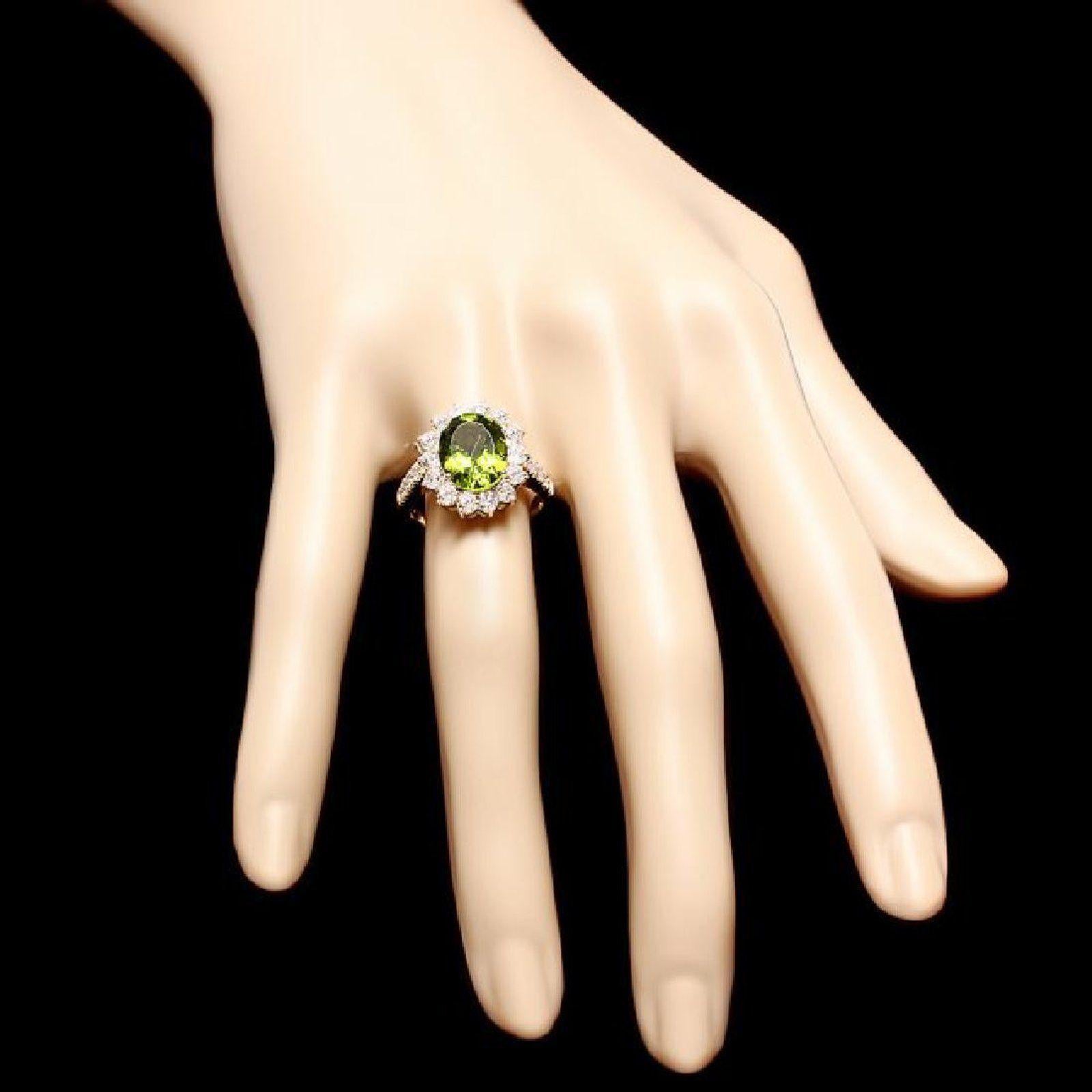 Mixed Cut 5.15 Carat Impressive Natural Peridot and Diamond 14 Karat Yellow Gold Ring For Sale
