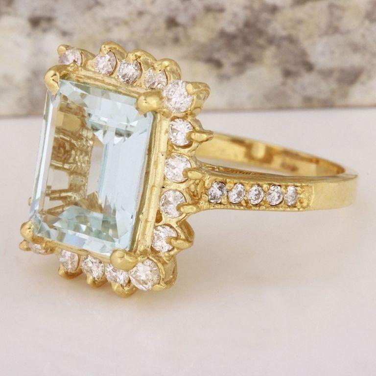 Emerald Cut 5.15 Carat Natural Aquamarine and Diamond 14 Karat Solid Yellow Gold Ring For Sale