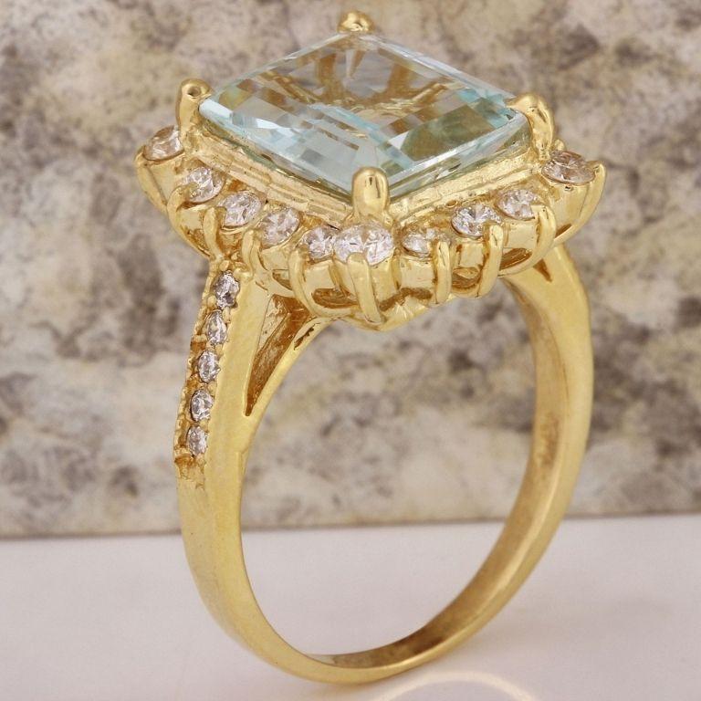 Women's 5.15 Carat Natural Aquamarine and Diamond 14 Karat Solid Yellow Gold Ring For Sale