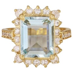 Vintage 5.15 Carat Natural Aquamarine and Diamond 14 Karat Solid Yellow Gold Ring