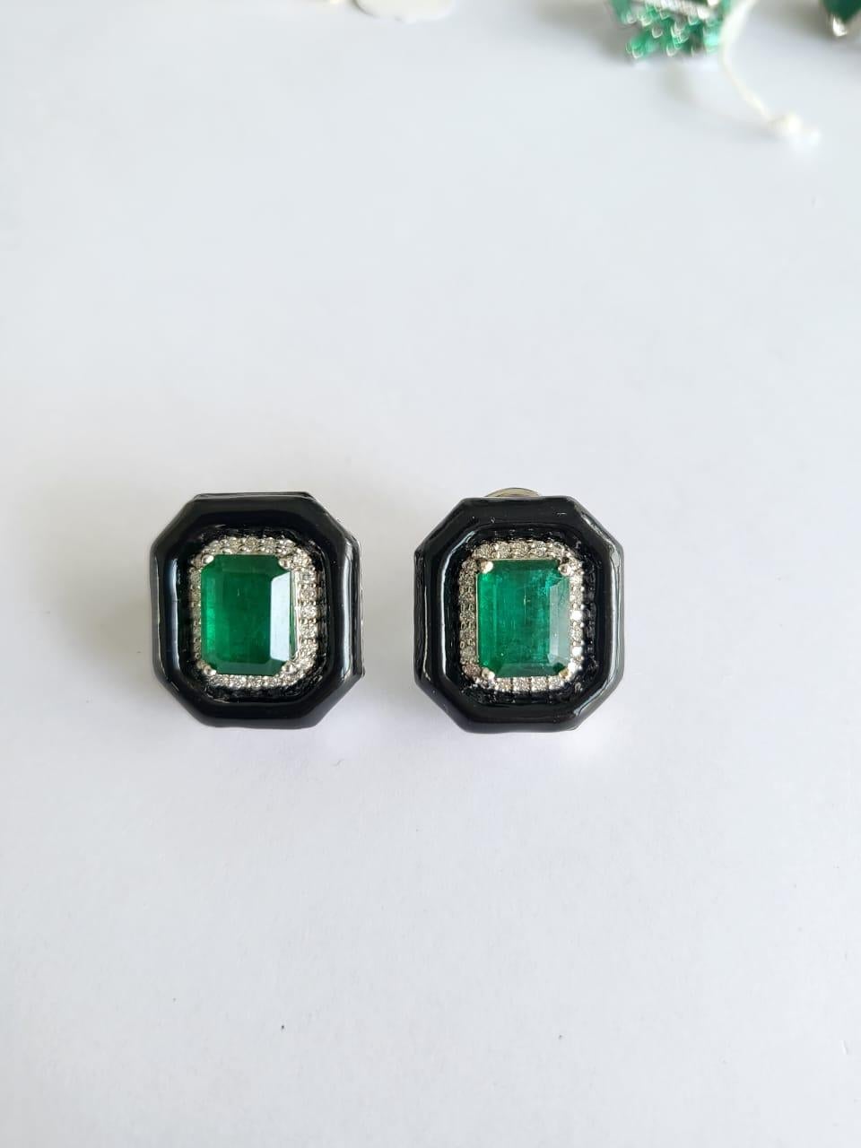 Women's or Men's 5.15 Carats, Natural Zambian Emerald, Diamonds & Black Enamel Stud Earrings