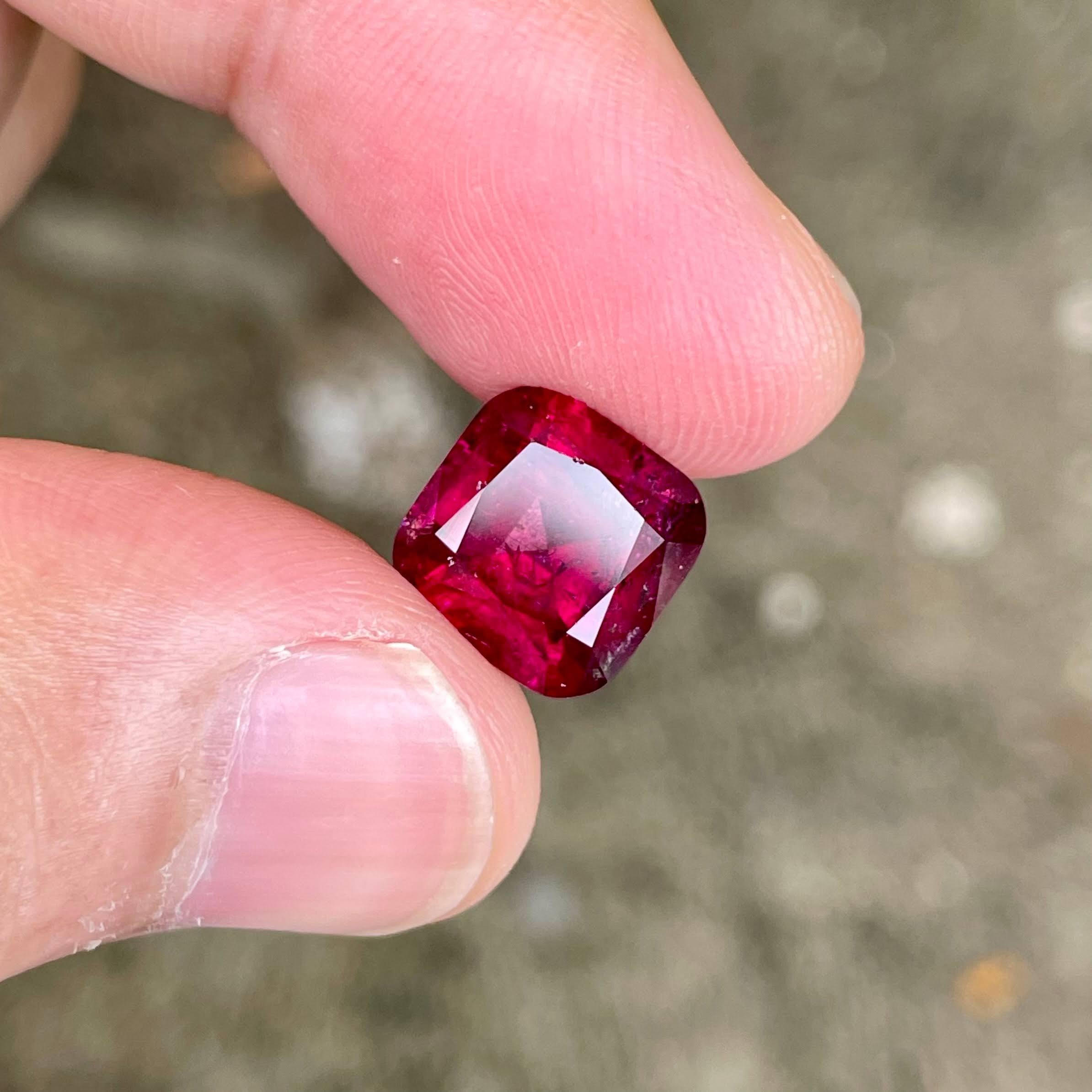 Taille coussin Pierre tourmaline rubellite taille coussin afghane de 5,15 carats en vente