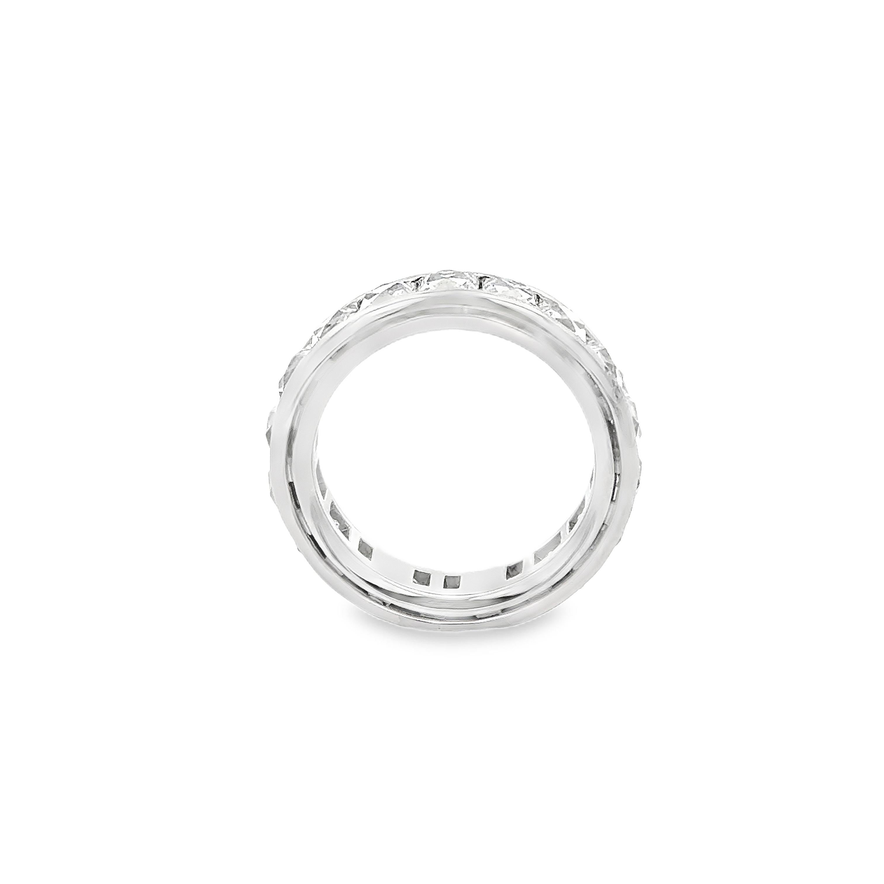 Roman Malakov 5.15 Carats Total French Cut Diamond Eternity Wedding Band Ring In New Condition For Sale In New York, NY