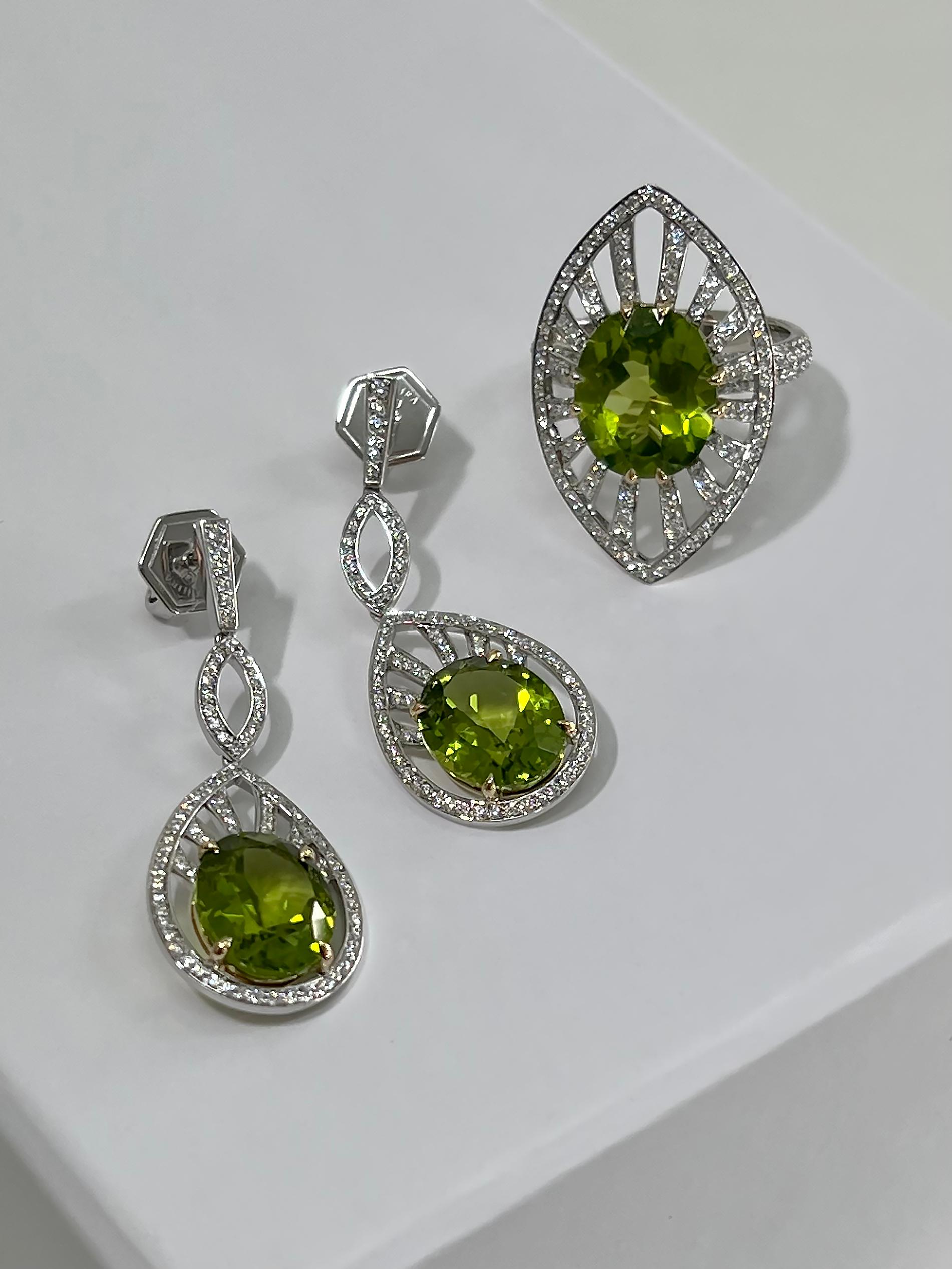 5.15ct Peridot and Diamond Ring in 18K White Gold For Sale 5
