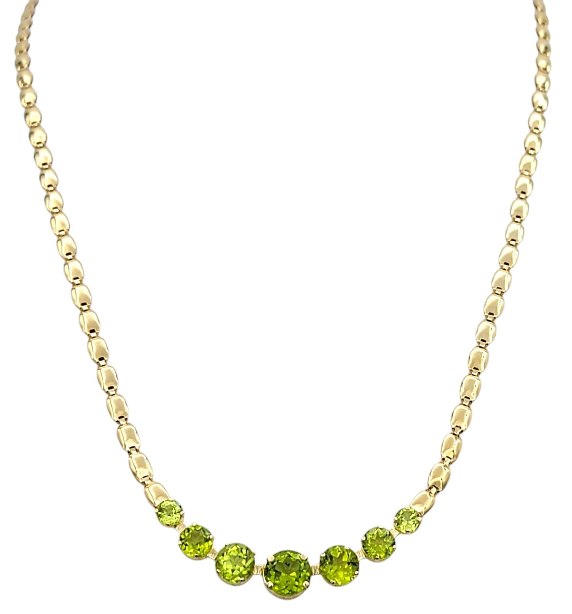 Taille ronde Collier à maillons d'accentuation en or jaune 14 carats avec péridot taille ronde de 5,16 carats au total en vente