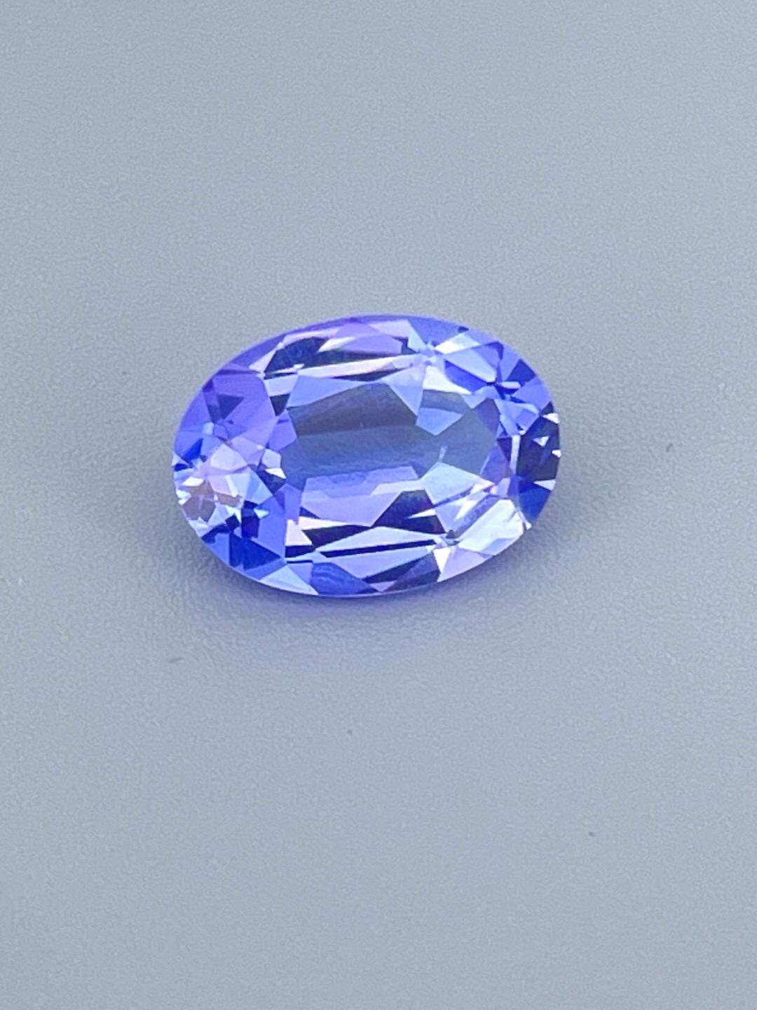 Taglio cuscino 5,16 Ct AIG Certified Taglio di precisione non riscaldato Tanzanite zoisite anello pulito in vendita