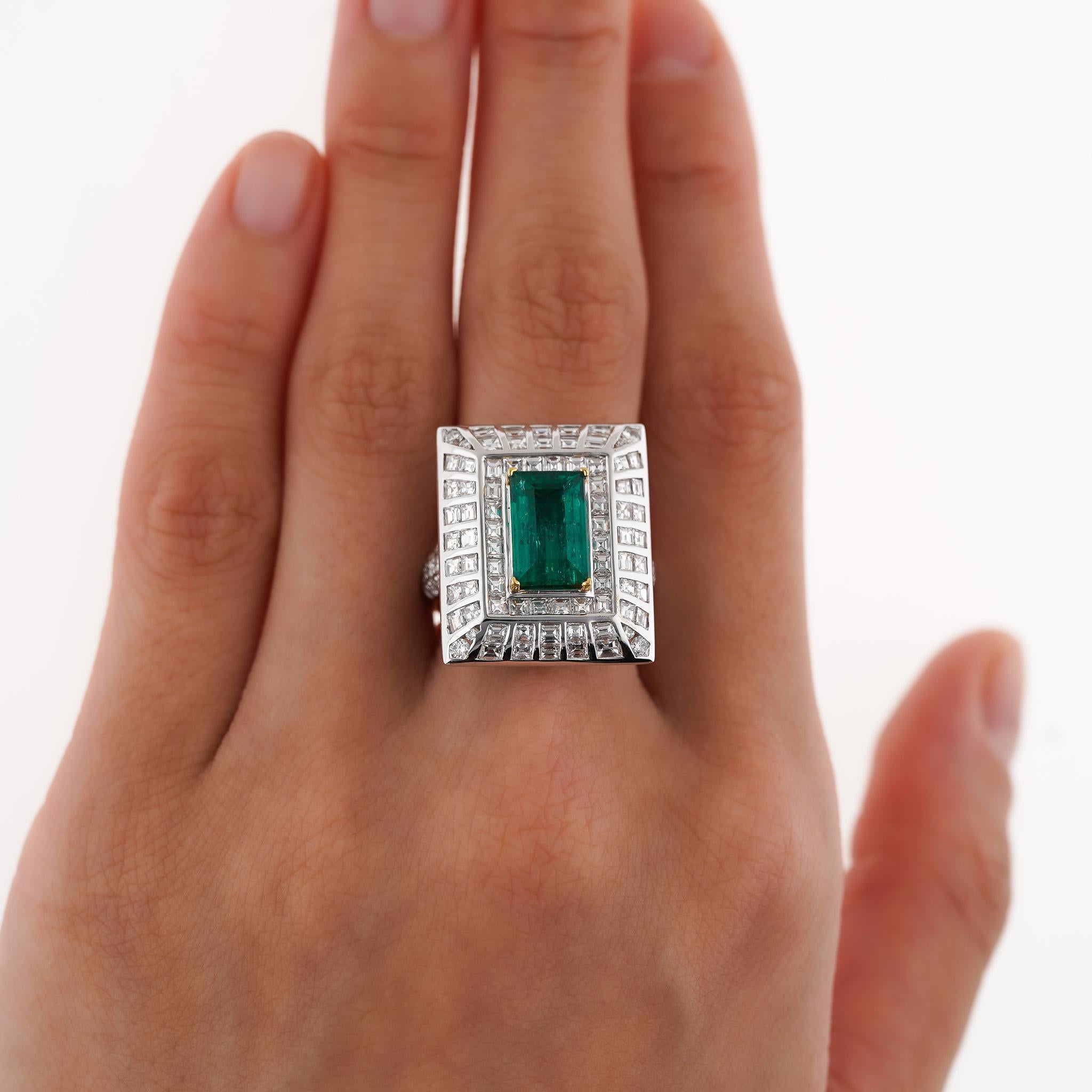 Art déco 5.17 Carat Colombian Emerald & Baguette Diamond Rectangle Art Deco Frame Ring en vente