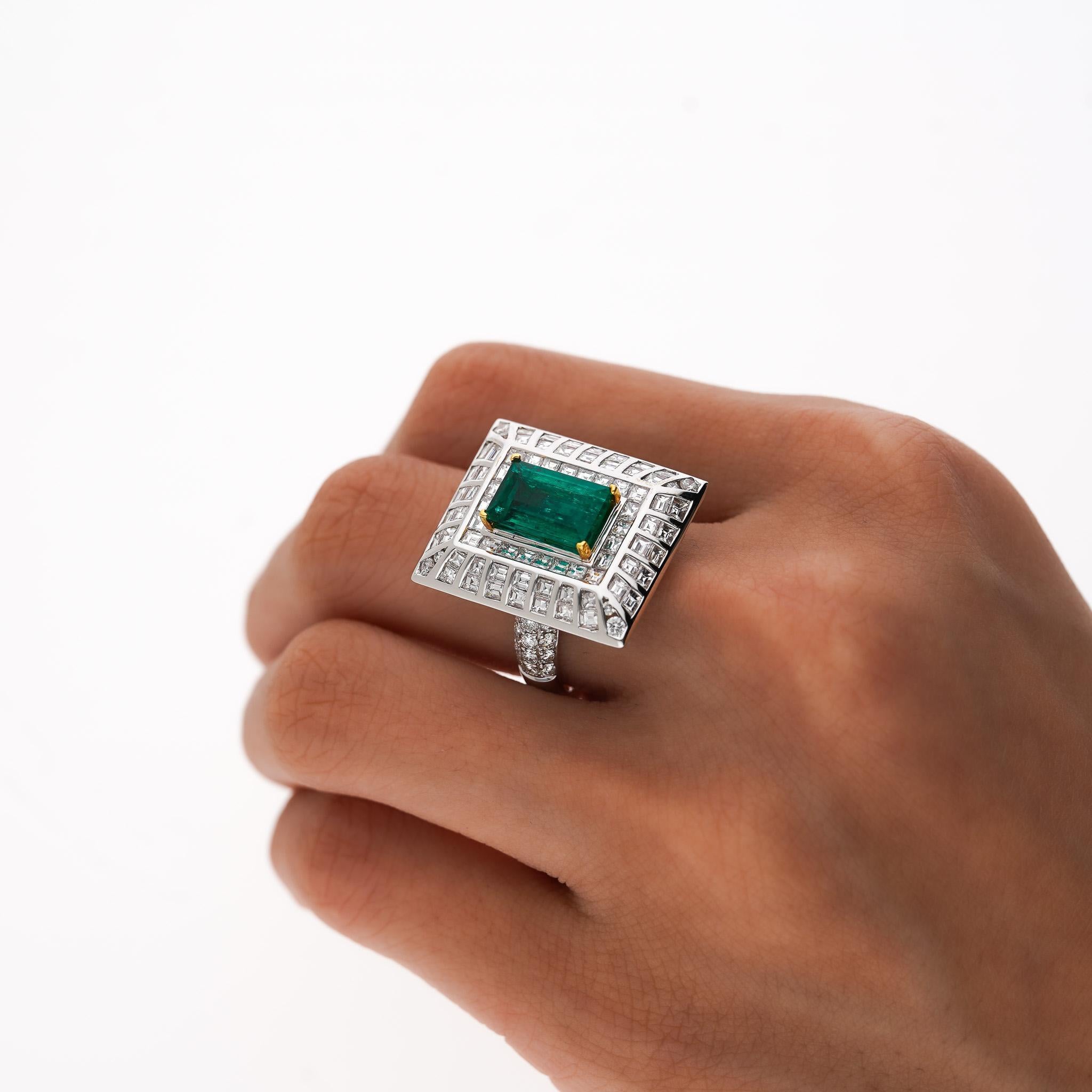 Taille émeraude 5.17 Carat Colombian Emerald & Baguette Diamond Rectangle Art Deco Frame Ring en vente
