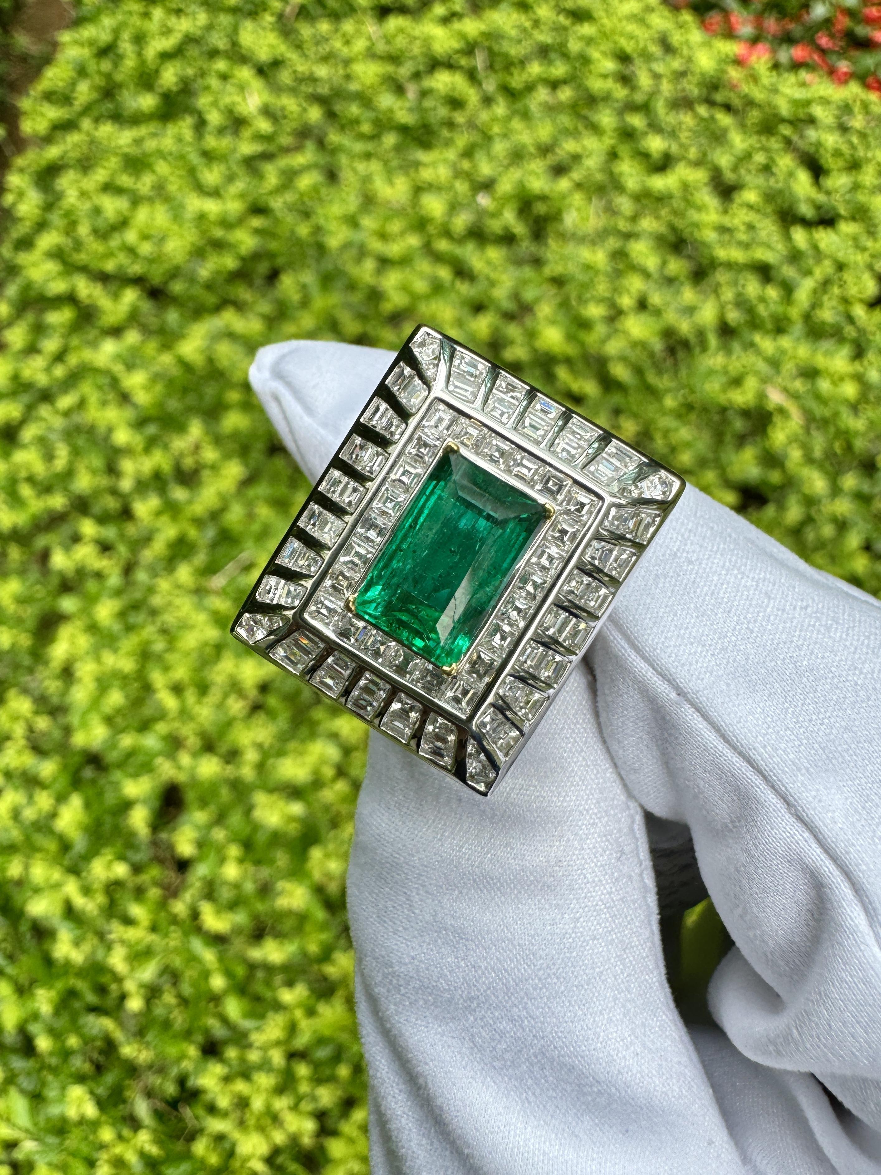 5.17 Carat Colombian Emerald & Baguette Diamond Rectangle Art Deco Frame Ring Pour femmes en vente