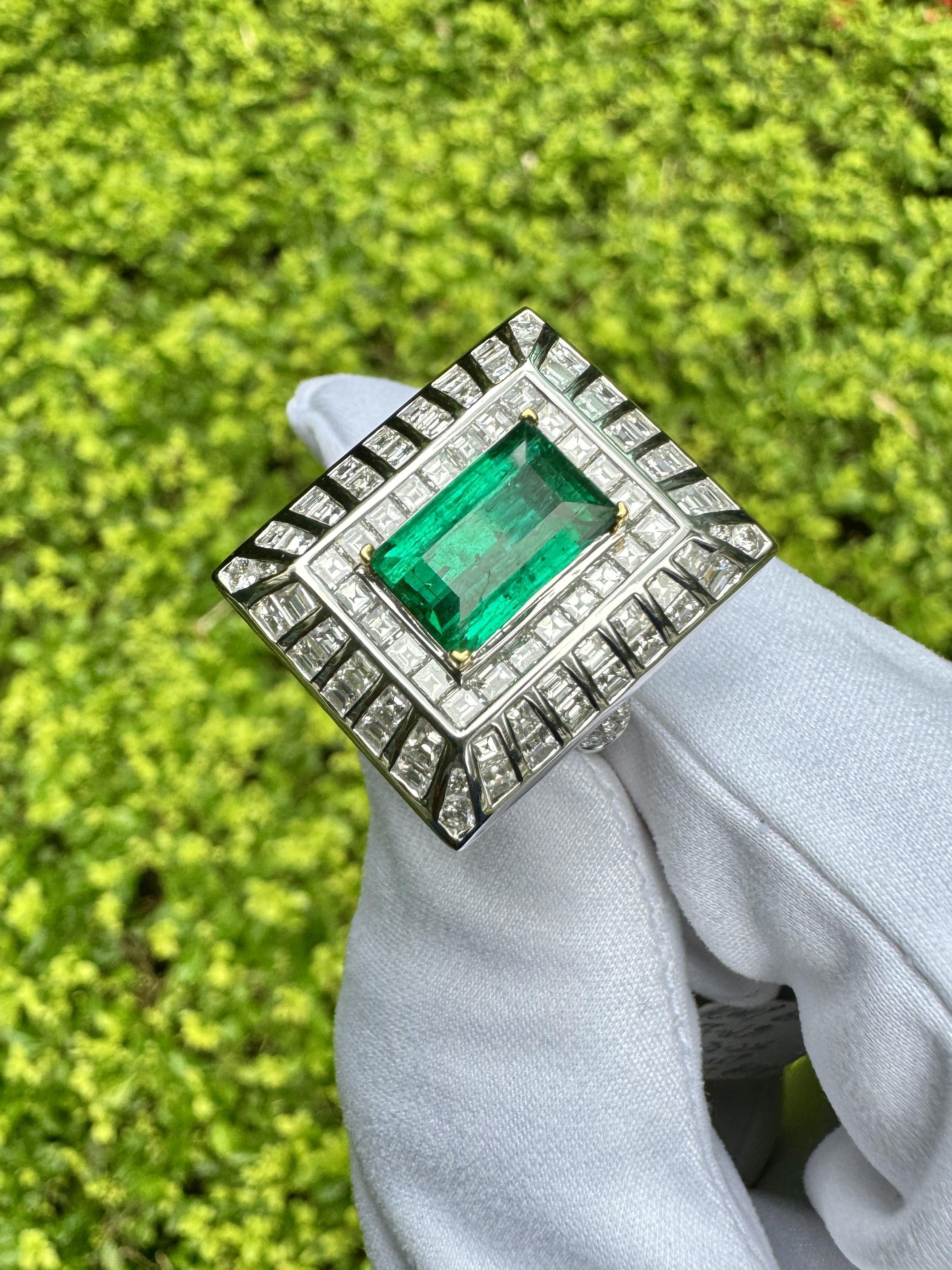 5.17 Carat Colombian Emerald & Baguette Diamond Rectangle Art Deco Frame Ring en vente 1