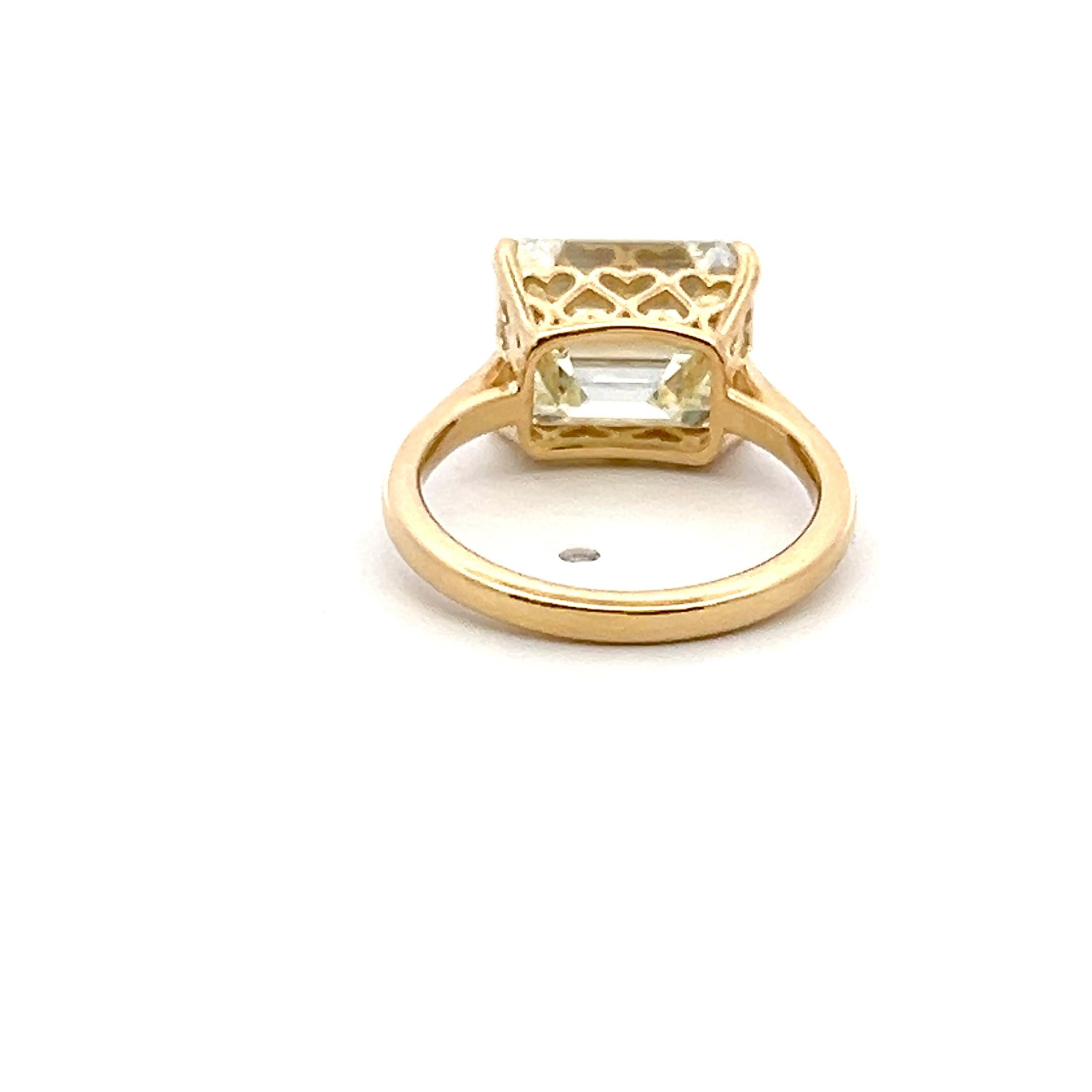 5.17 Carat Emerald Cut U VVS2 Diamond 18 Karat Yellow Gold Engagement Ring In New Condition For Sale In New York, NY